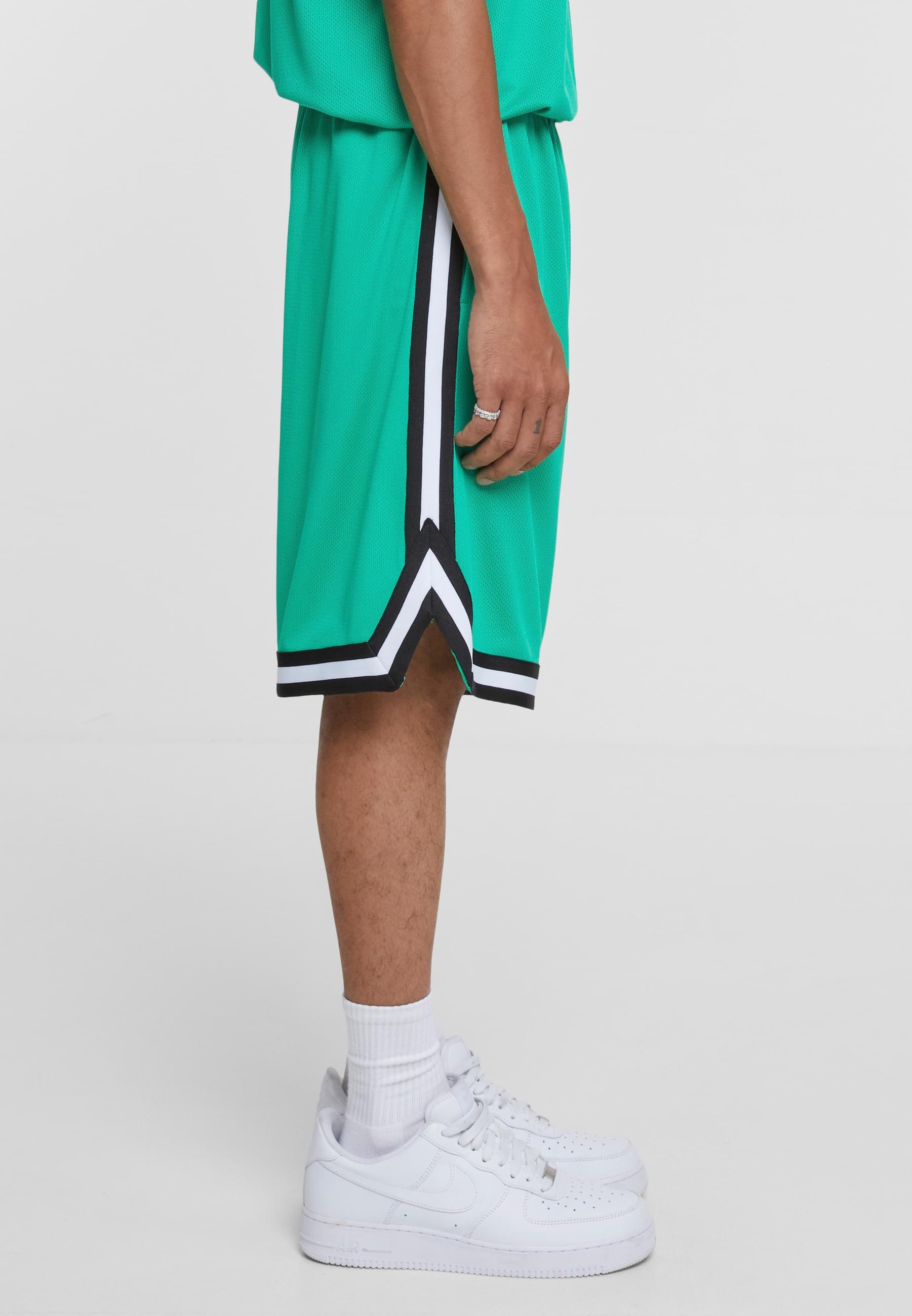 URBAN CLASSICS Stoffhose »Urban Classics Herren Stripes Mesh Shorts«, (1 tlg.)