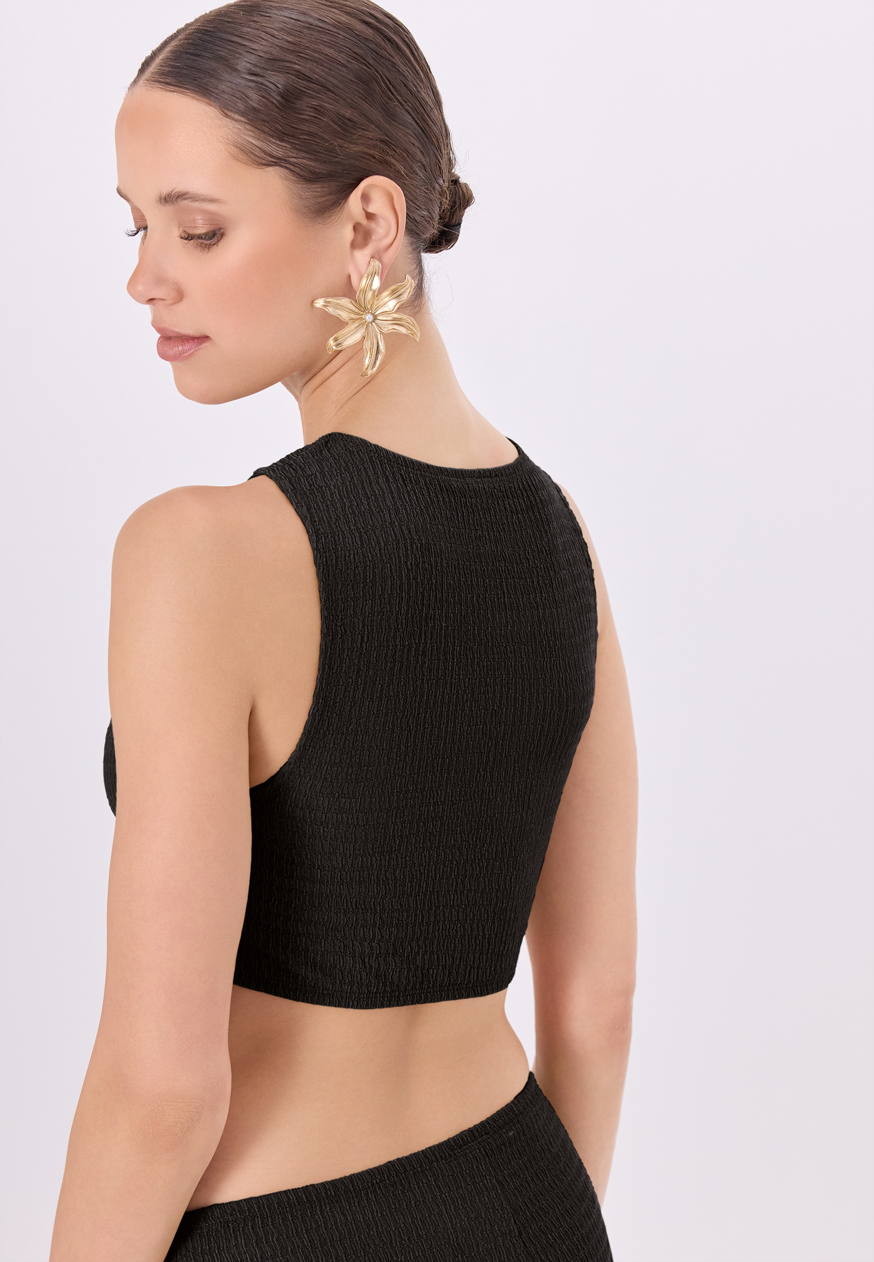 LSCN by LASCANA Crop-Top aus weicher Crinkleware mit Zieraccessoire