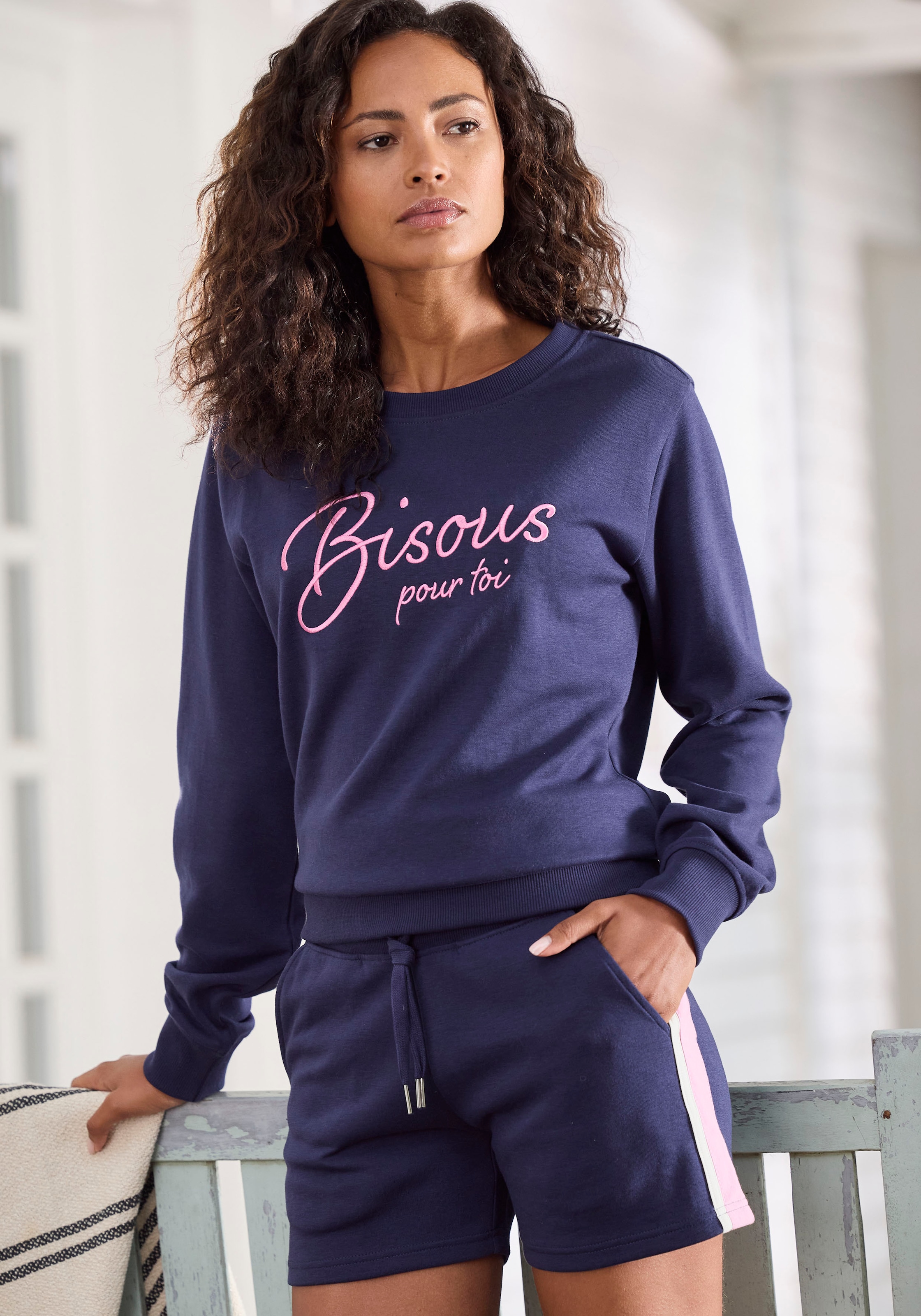 Vivance Sweatshorts, (1 tlg.), mit Kontrast Einsätzen, Loungewear