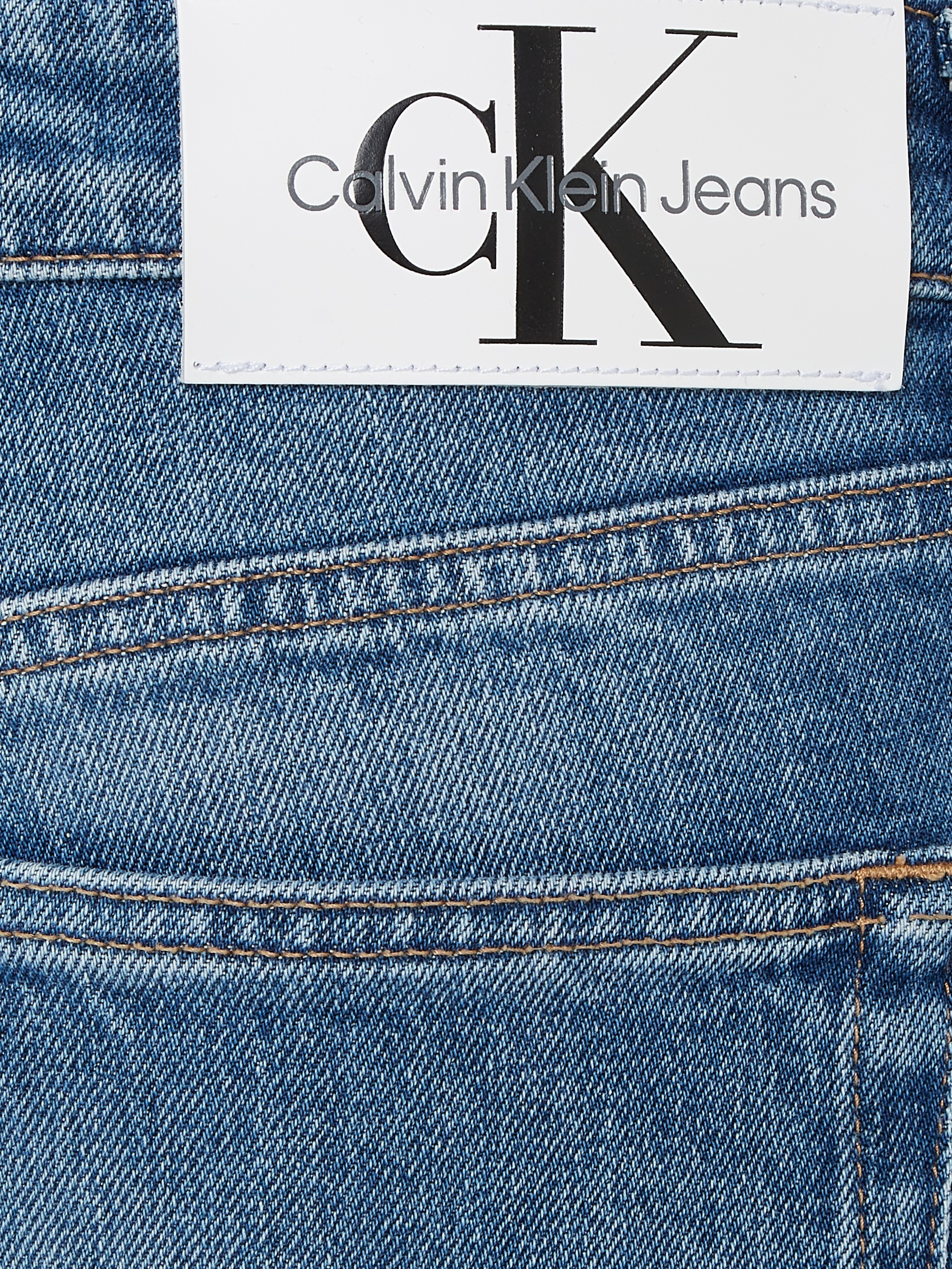 TAPER«, mit »SLIM Jeans Klein Leder-Badge Tapered-fit-Jeans Calvin BAUR bestellen | ▷
