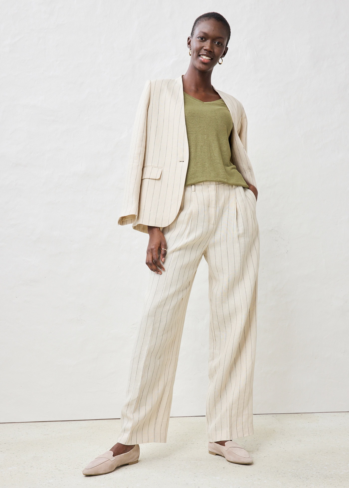 bonprix T-Shirt »Shirt aus reinem Leinen« figurumspielende Passform, Kurzarm, V-Ausschnitt, aus Leinen