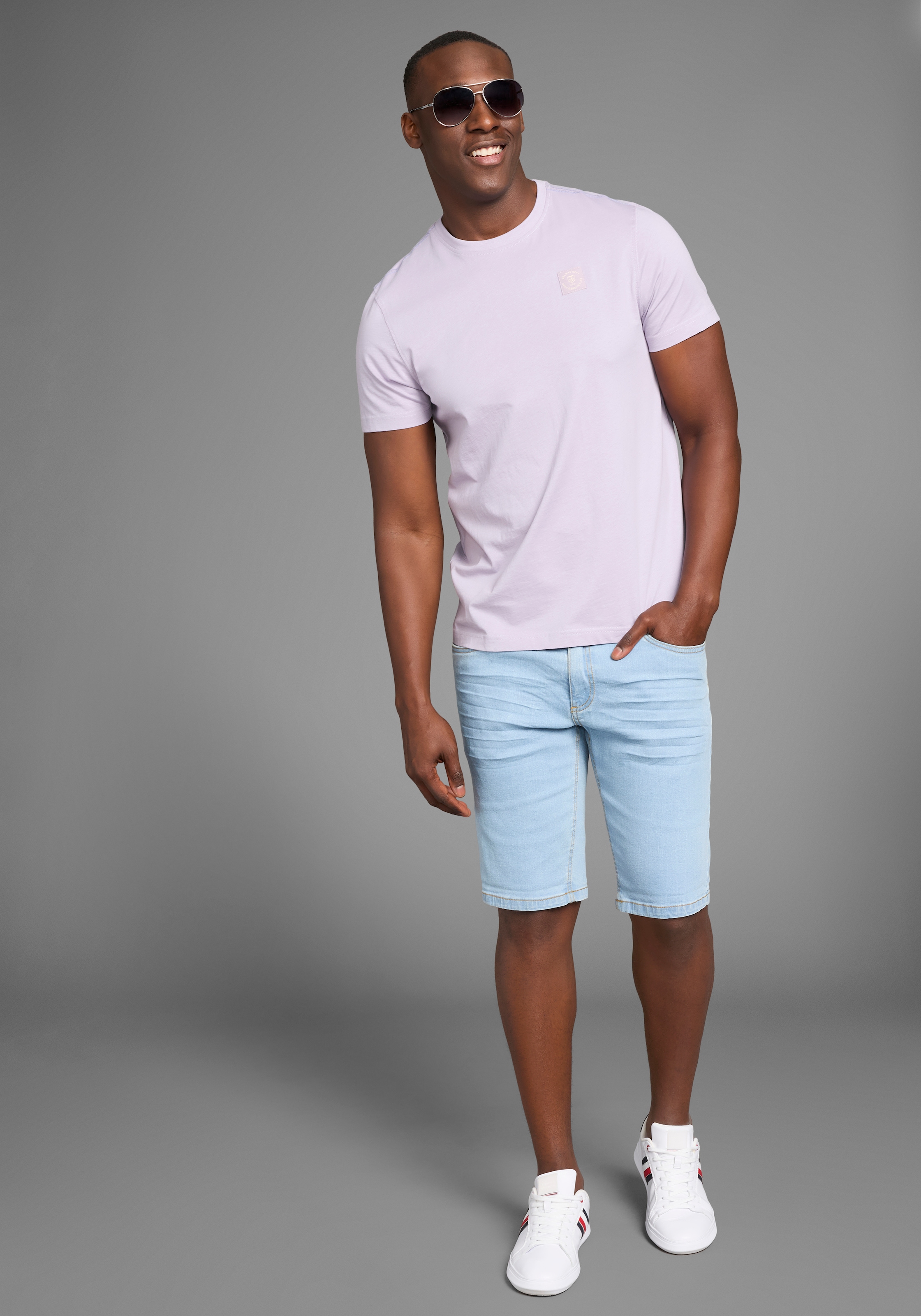 Arizona Jeansshorts, gerader Schnitt, knieumspielende Länge, niedrige Leibhöhe