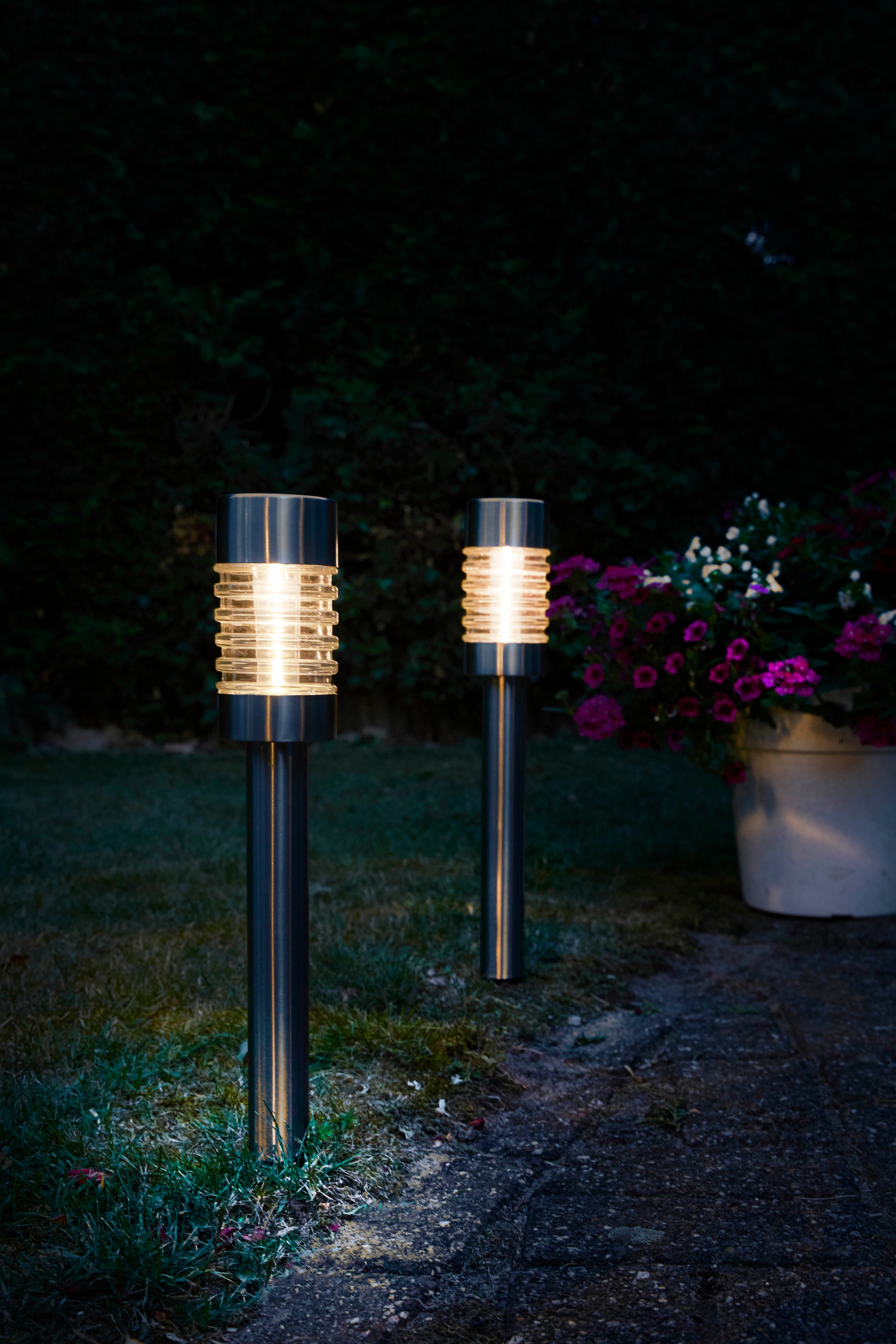 LUXFORM Gartenleuchte »Solar-Gartenleuchten - Torino - 2 Stück - Silber«, Leuchtmittel LED-Modul | LED fest integriert, Ganzjährig Solar