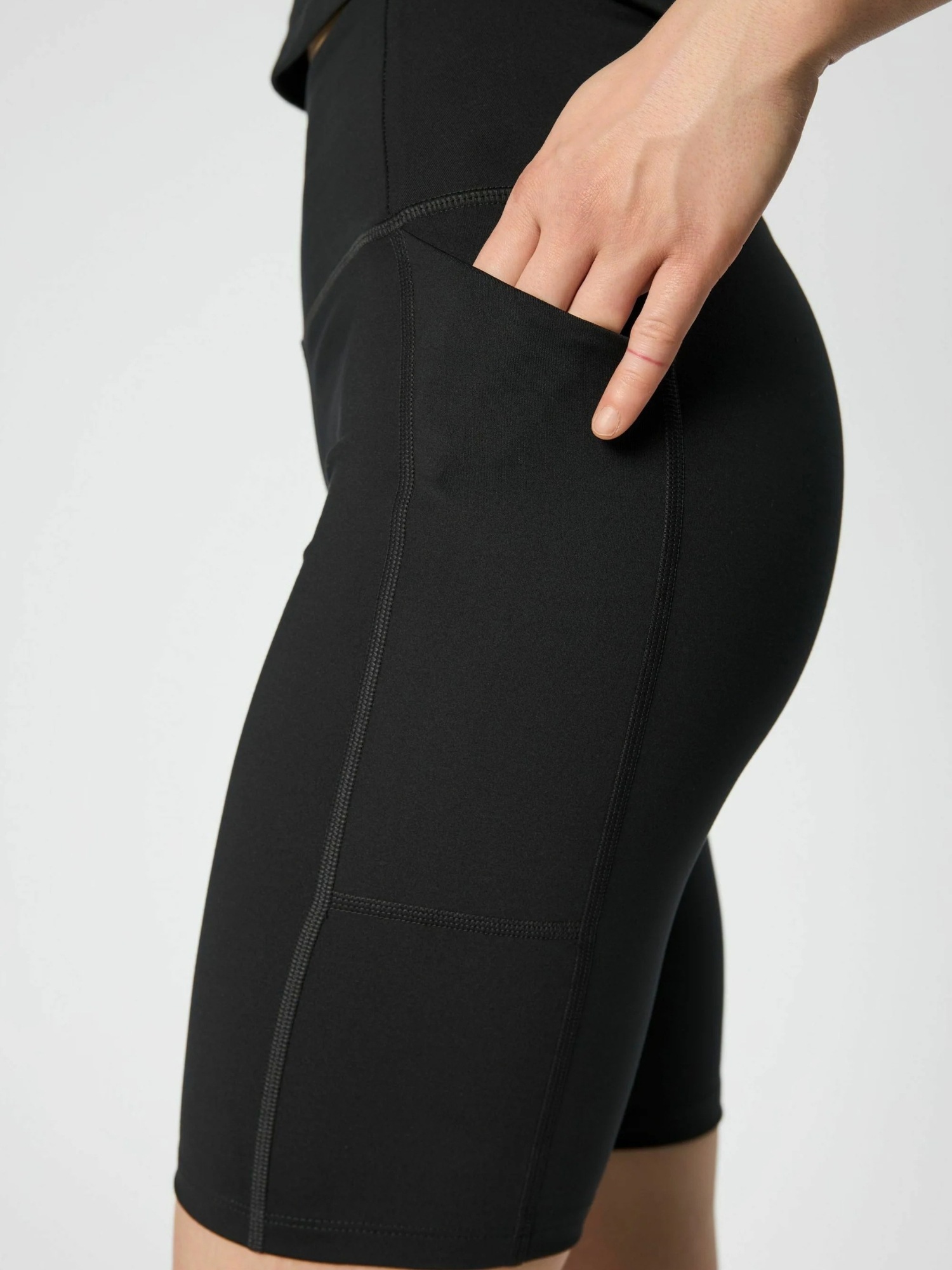 GIRLFRIEND COLLECTIVE Shorts »Girlfriend Collective shorts Pocket«