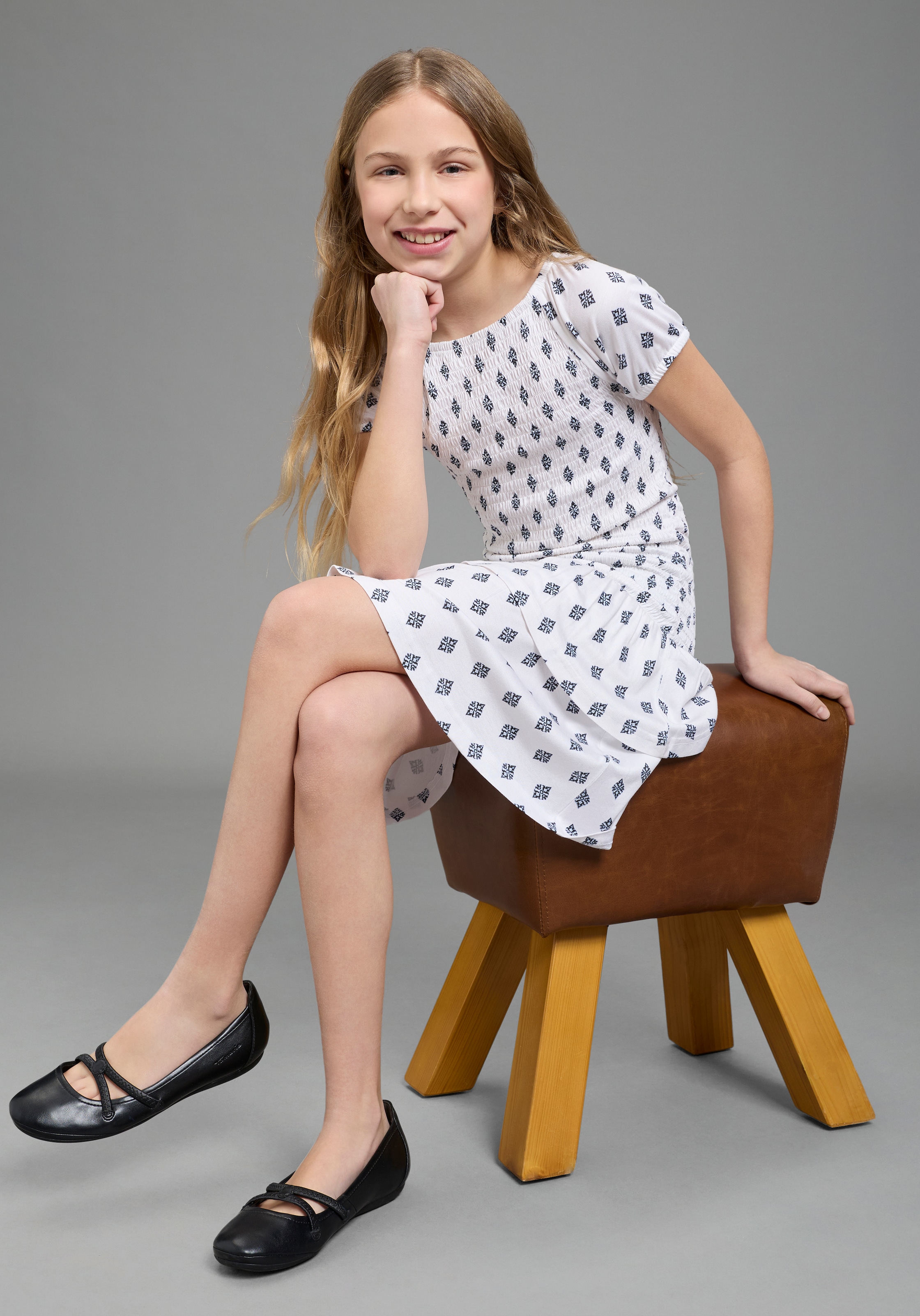 Bruno Banani Jerseykleid »Banani Smoke Kleid« für Mädchen, mit Carmenausschnitt, aus elastischem Jersey