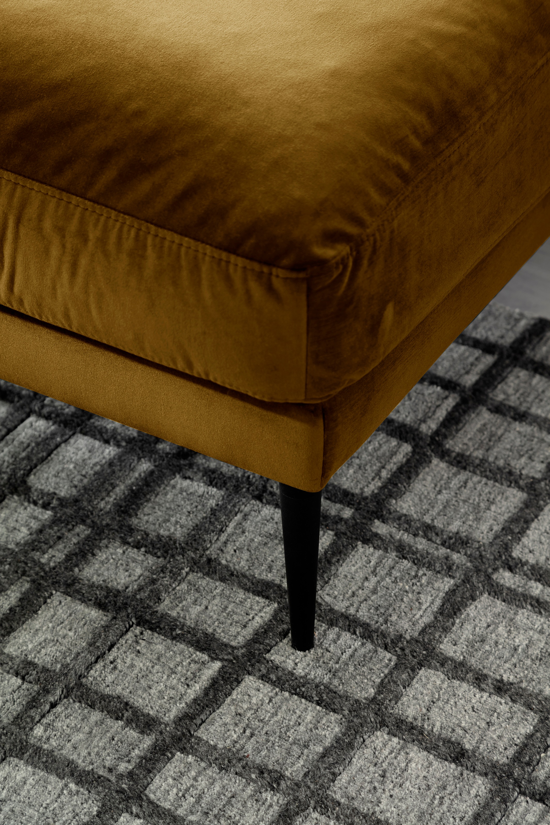 Trends by HG Polsterecke »Svea L-Form«, Recamiere rechts oder links, mit Metallfuß, frei im Raum stellbar