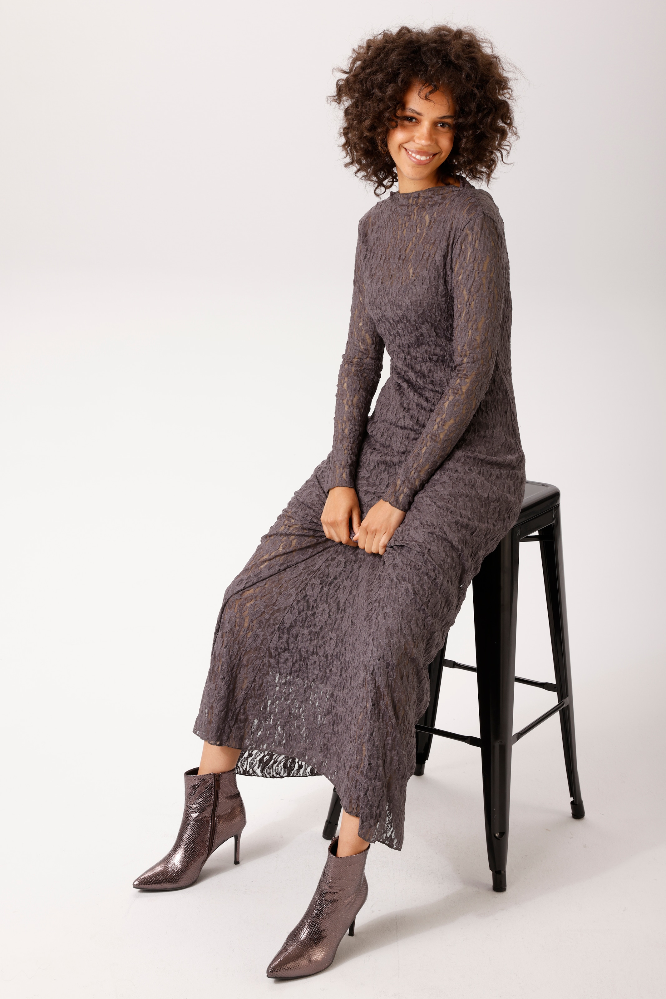Aniston CASUAL Maxikleid aus zarter, elastischer Spitze - NEUE KOLLEKTION