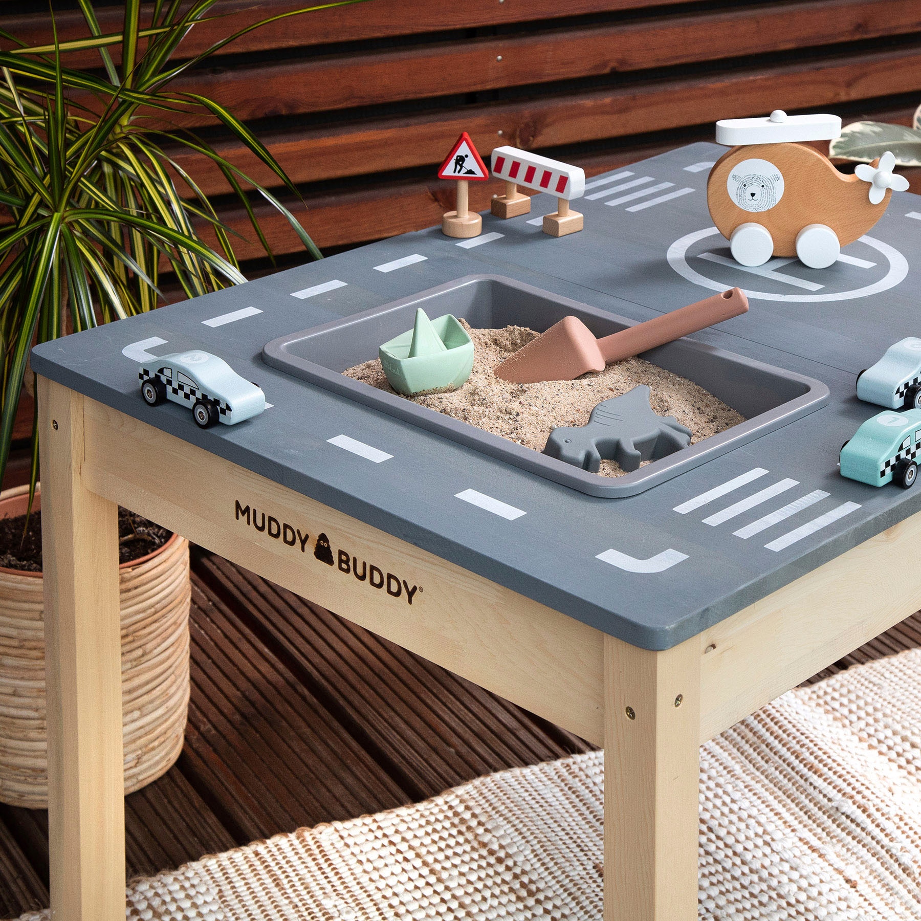 MUDDY BUDDY® Spieltisch »Race Runner«, Outdoor Spieltisch, natur - lavagrau; FSC® - schützt Wald - weltweit