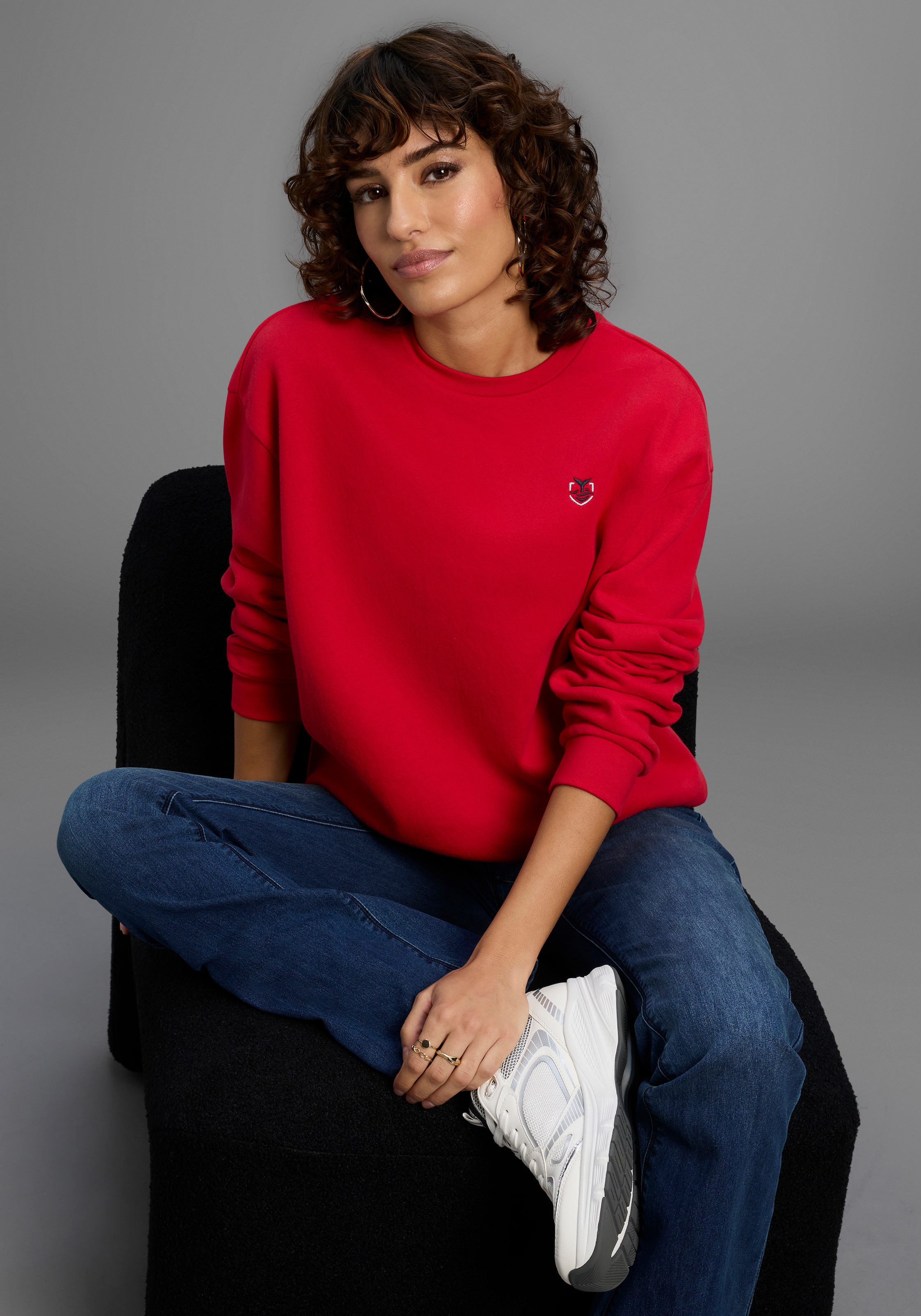 DELMAO Sweater, Angeraute Baumwollmischung mit Logostickerei auf der Brust günstig online kaufen