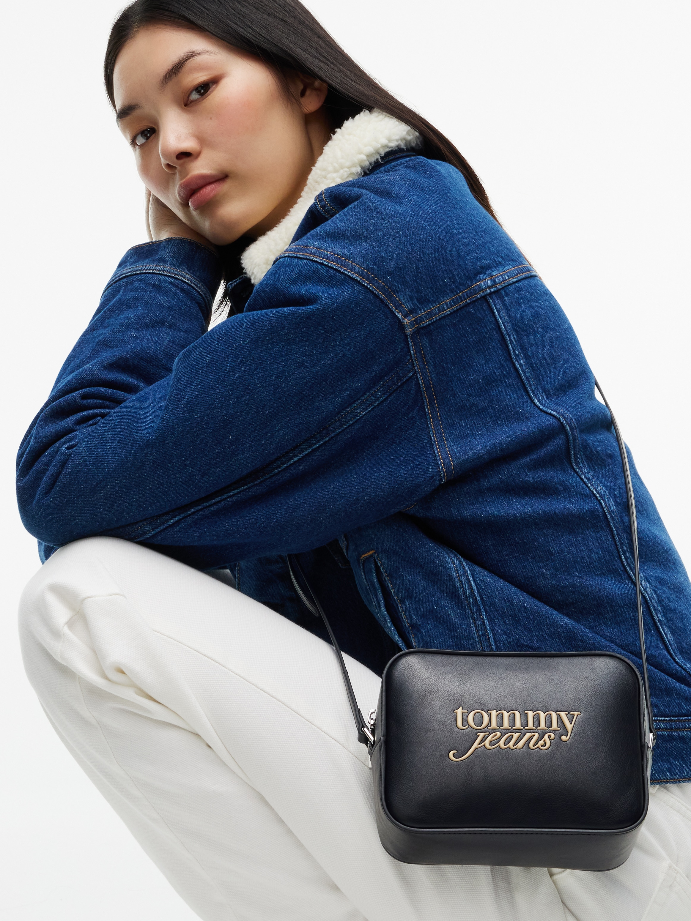 Tommy Jeans Mini Bag »TJW MUST CAMERA BAG« Umhängetasche, Schultertasche mit Kontrast-Logo