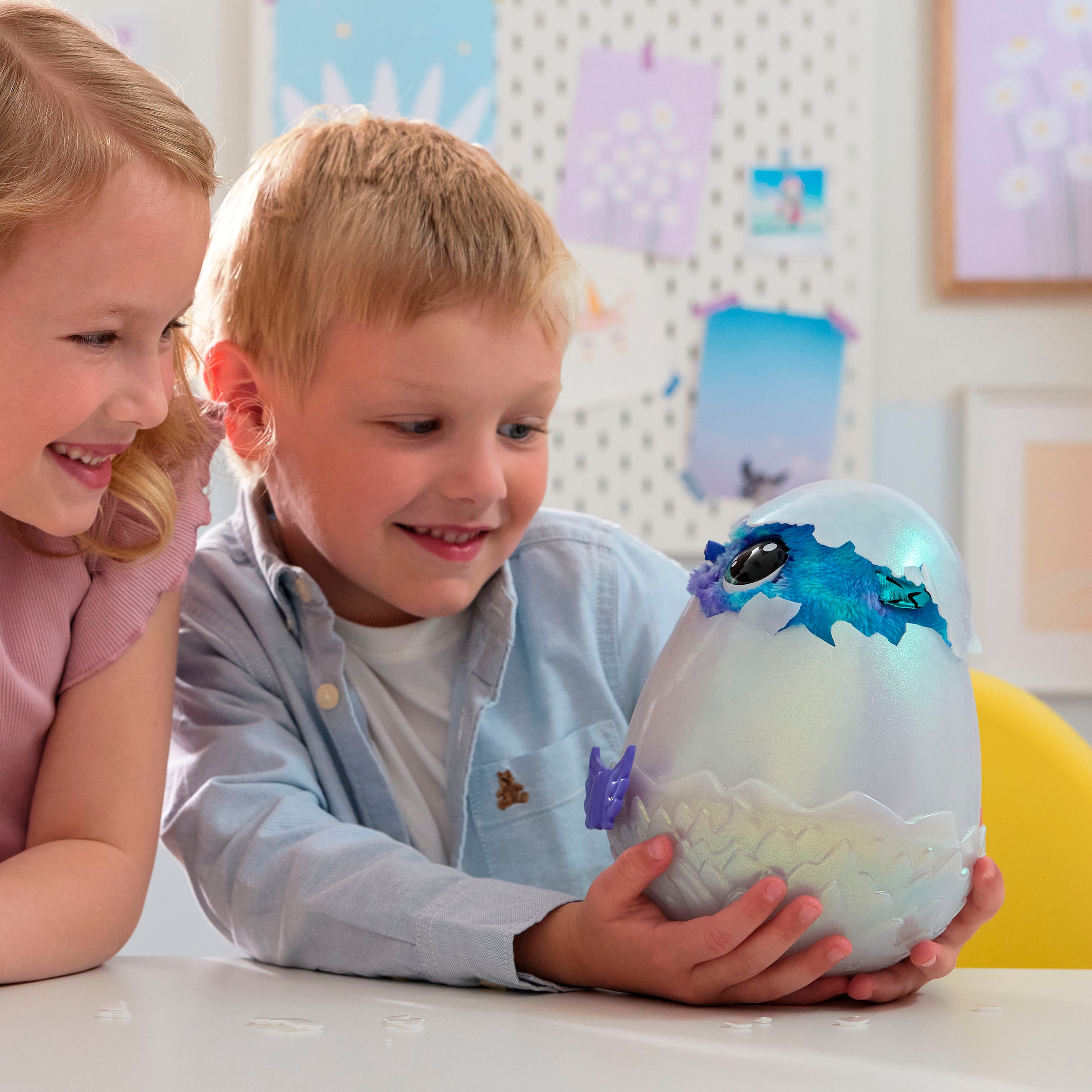 Spin Master Spielfigur »Hatchimals Big Egg - Secret Hatch Draggle«, mit Licht und Sound