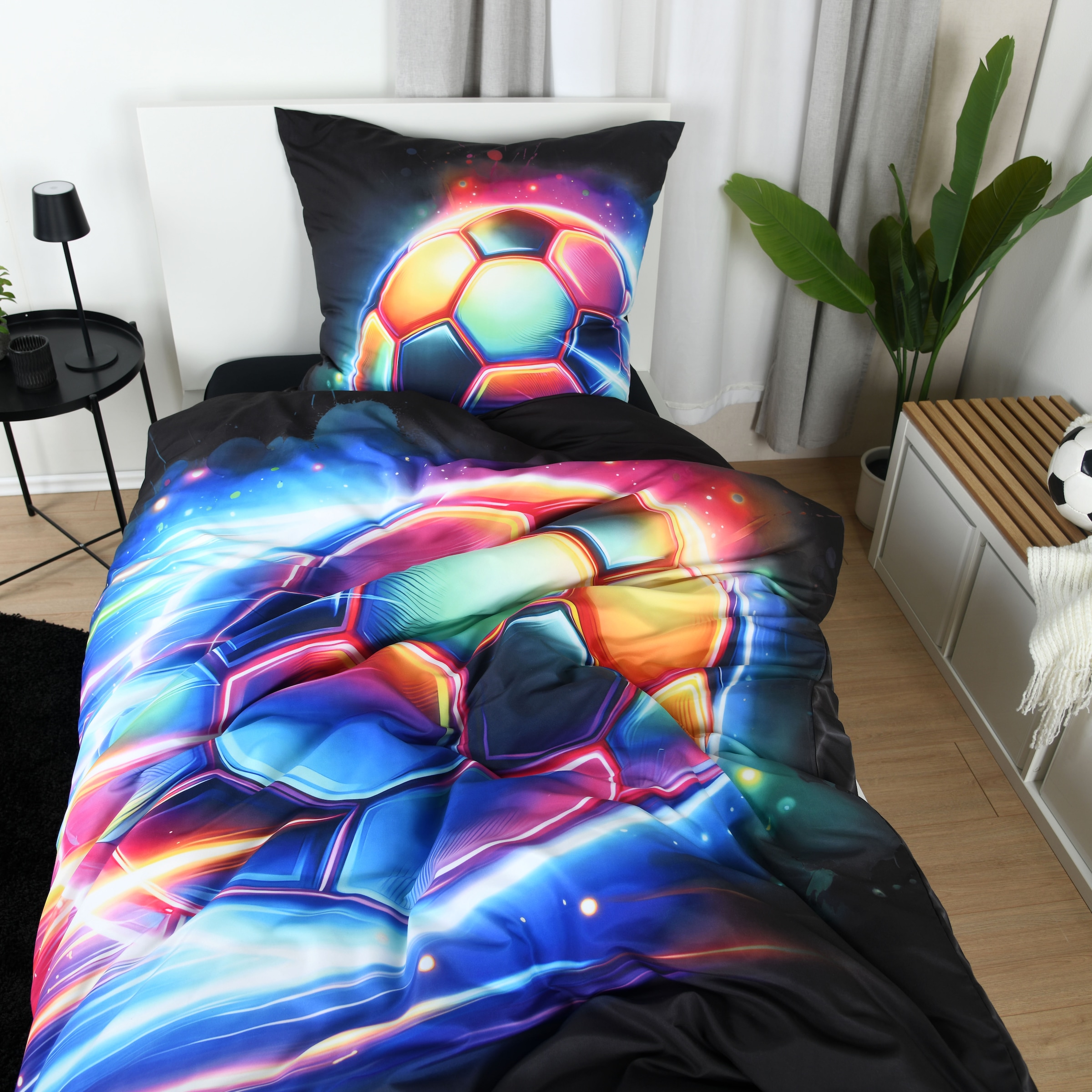 Herding Young Collection Wendebettwäsche »Neon Soccer« 2 Mit praktischem Reißverschluss