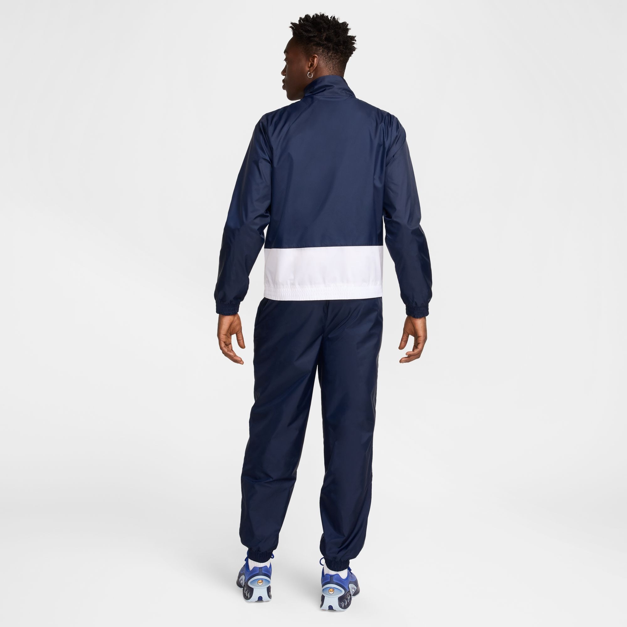 Nike Sportswear Trainingsanzug »M NK CLUB WVN TRK SUIT« mit Taschen, mit Mesh-Futter, aus gewebtem Taftmaterial