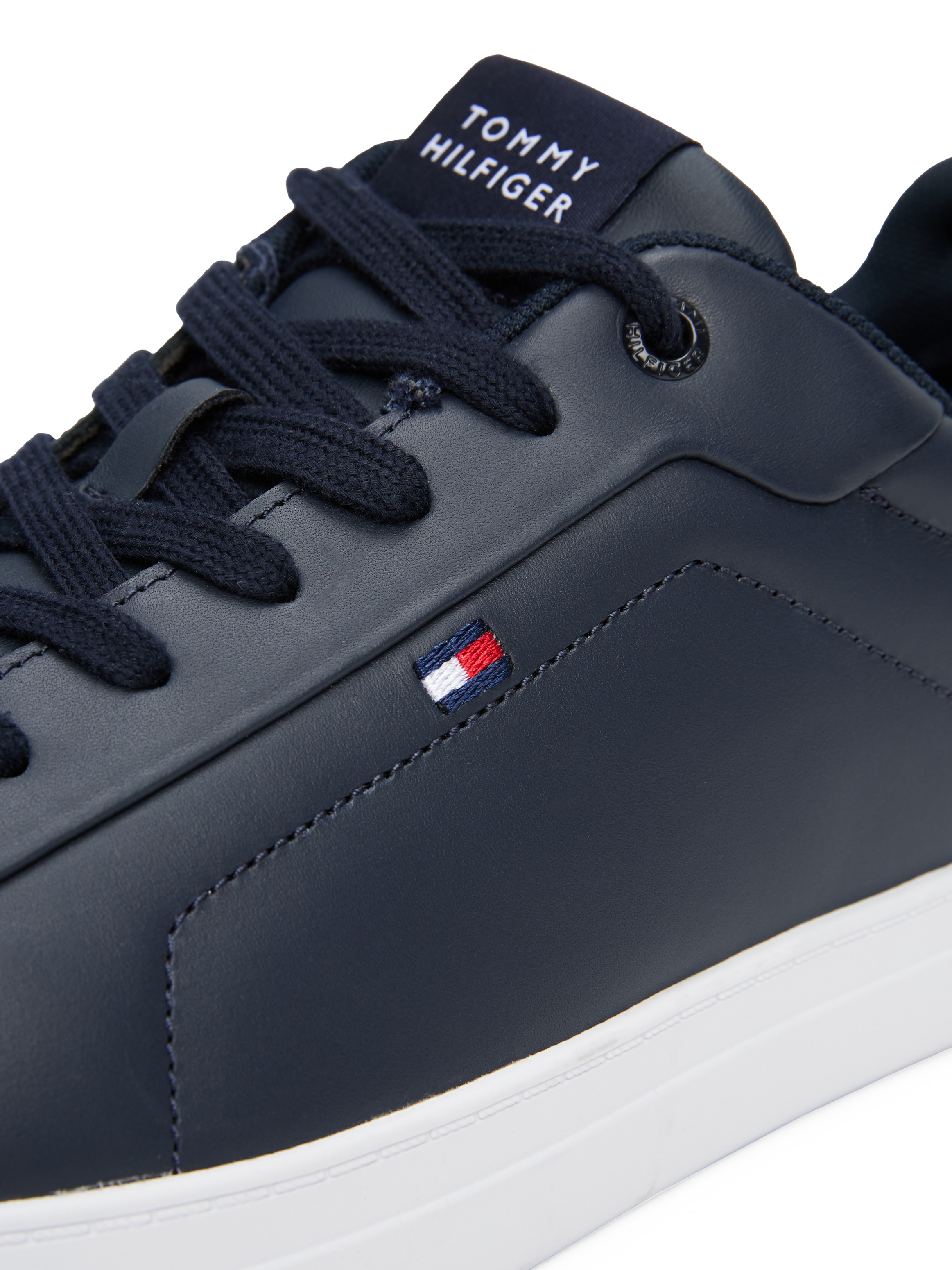 Tommy Hilfiger Sneaker »ICON COURT LTH FLAG ESS«, Freizeitschuh, Halbschuh, Schnürschuh mit kleiner Logoflagge