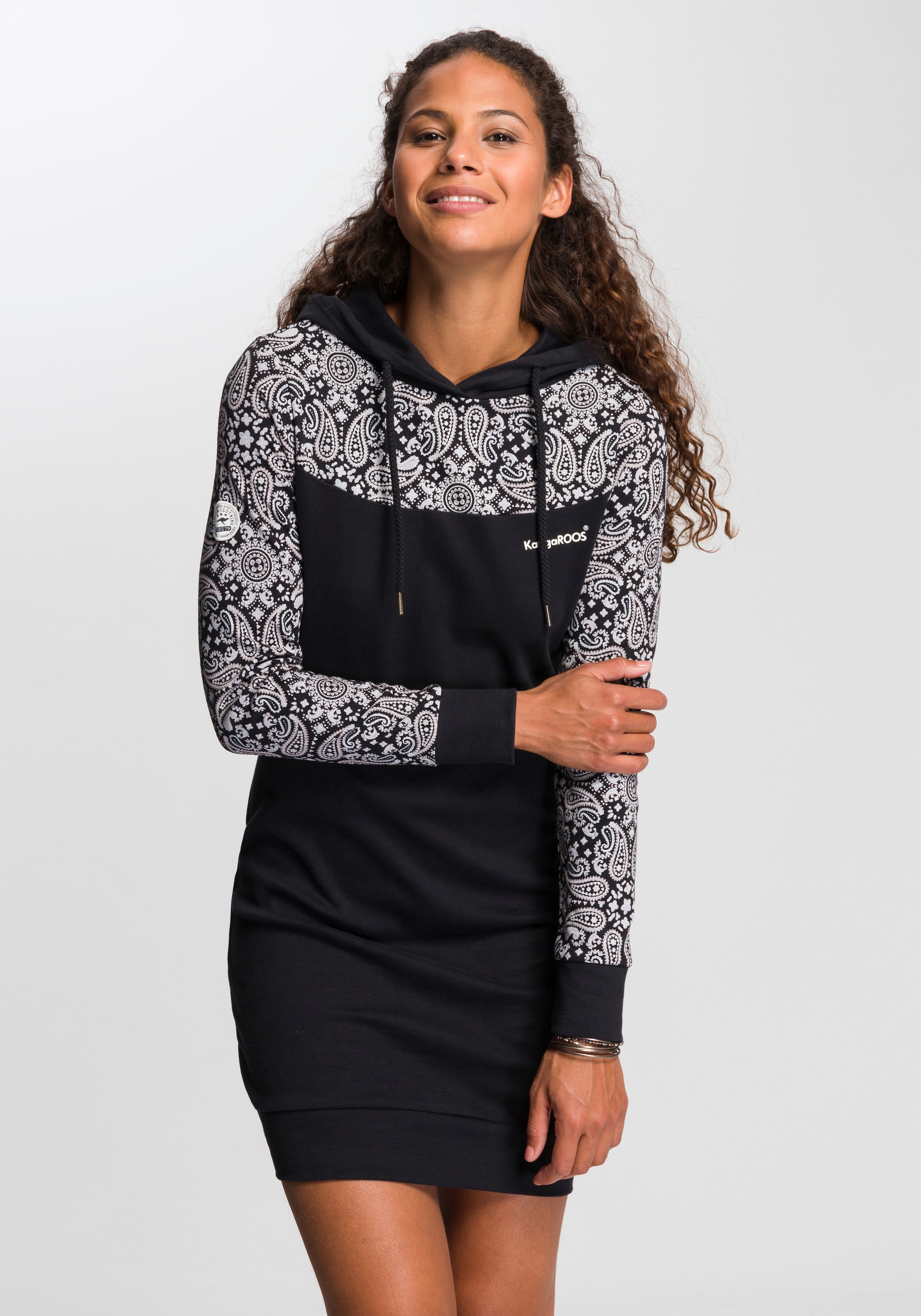 KangaROOS Sweatkleid su gražus Print im Ärmel- i...