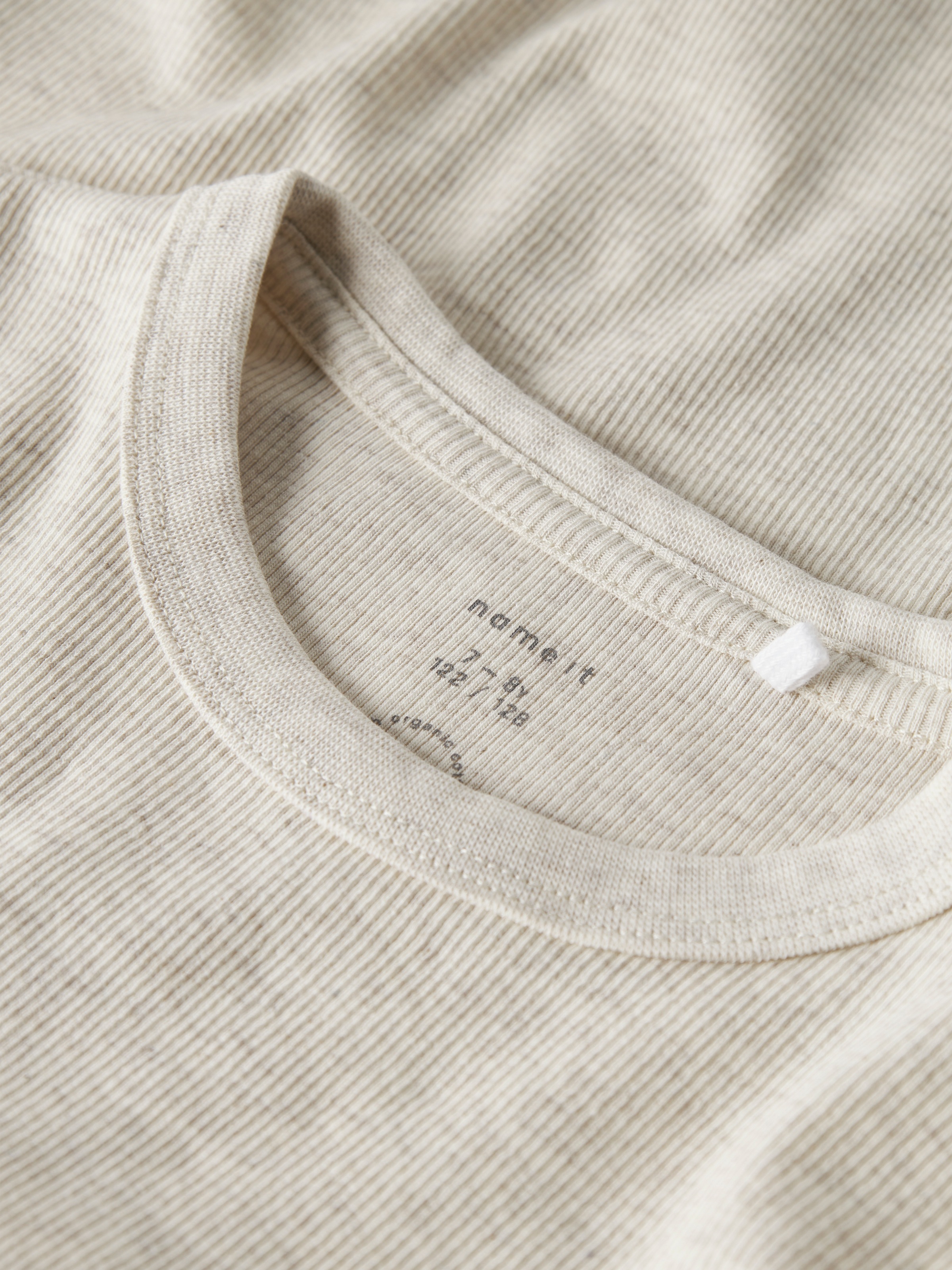 Thumbnail - Name It Langarmshirt "NKFNAKAL LS TOP NOOS" in Basic-Form und leicht gerippter Qualität