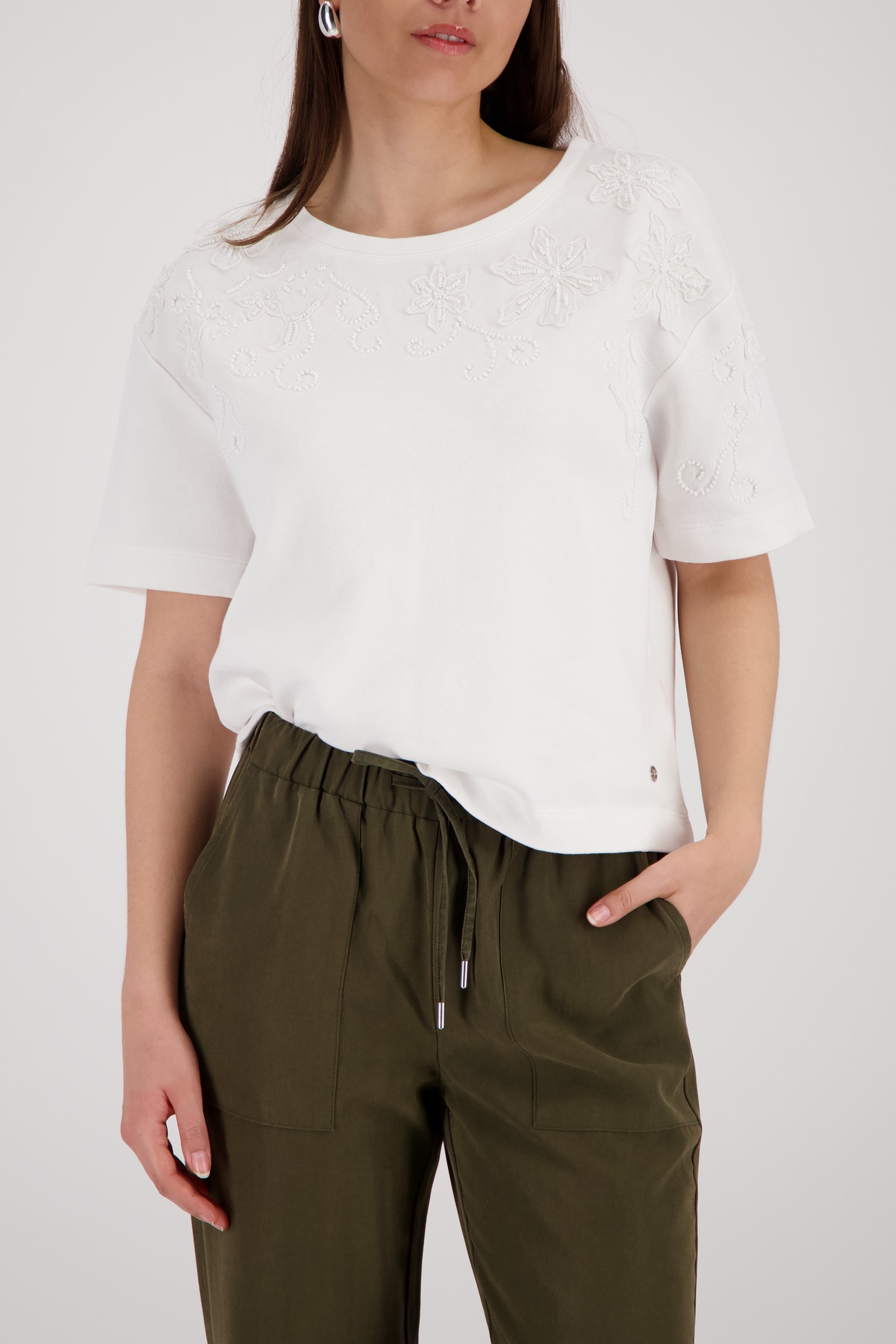 Monari Sweatshirt "Sweatshirt Perlenschmuck", mit Blumenstickerei