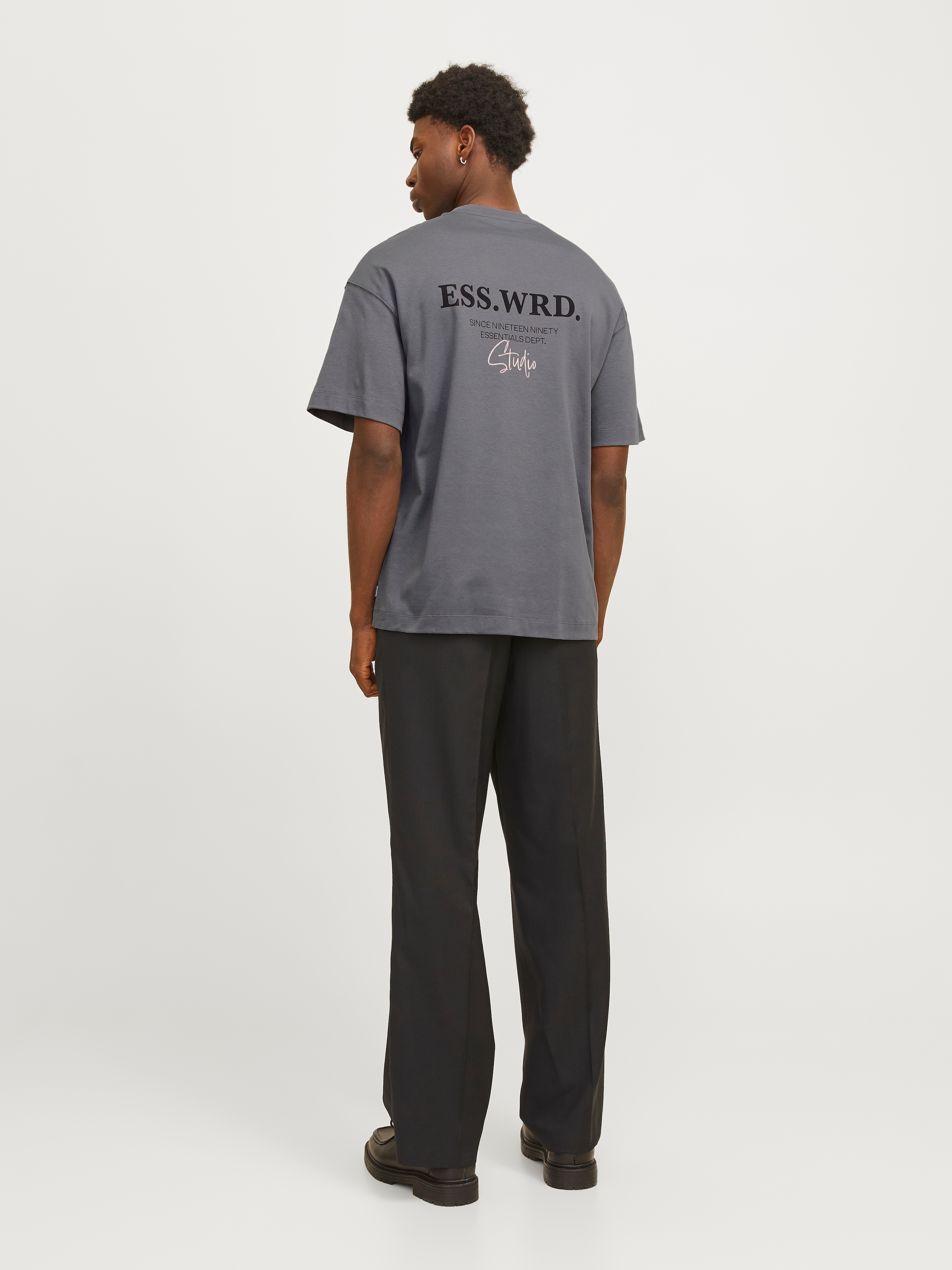Jack & Jones Rundhalsshirt »JJEURBAN EDGE STUDIO TEE SS O-NECK NOOS«, mit Front und Back Print