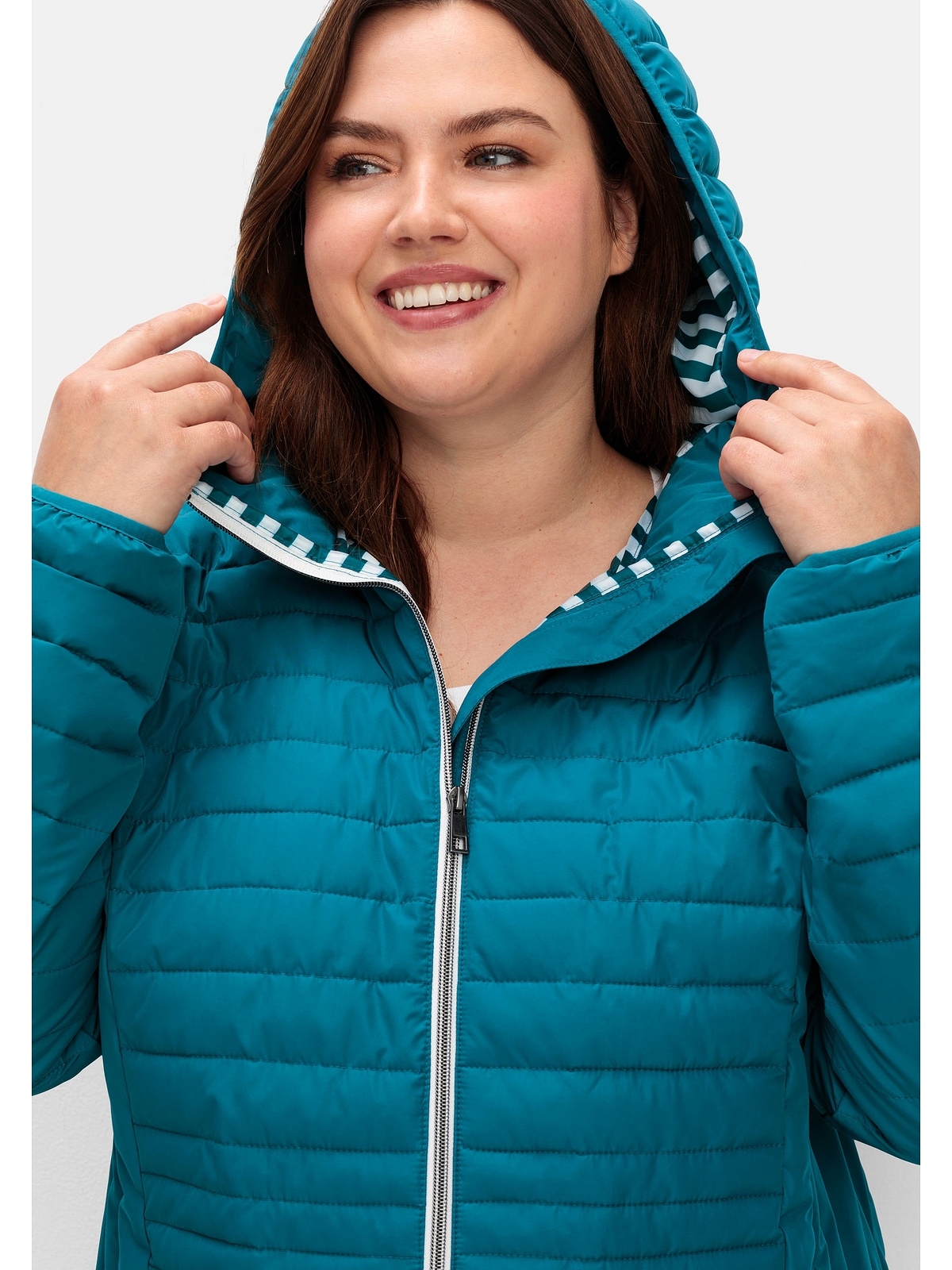 Sheego Steppjacke »Große Größen«, mit Kapuze, leicht wattiert, mit Kapuze