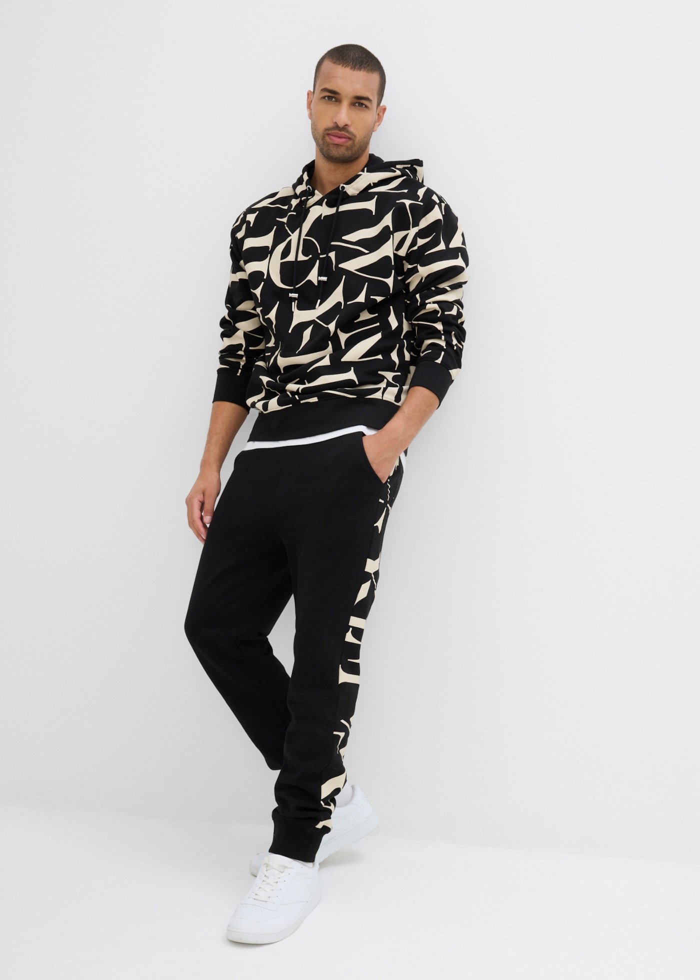 bonprix Sweathose  mit Print-Einsatz, Regular Fit, aus Baumwolle