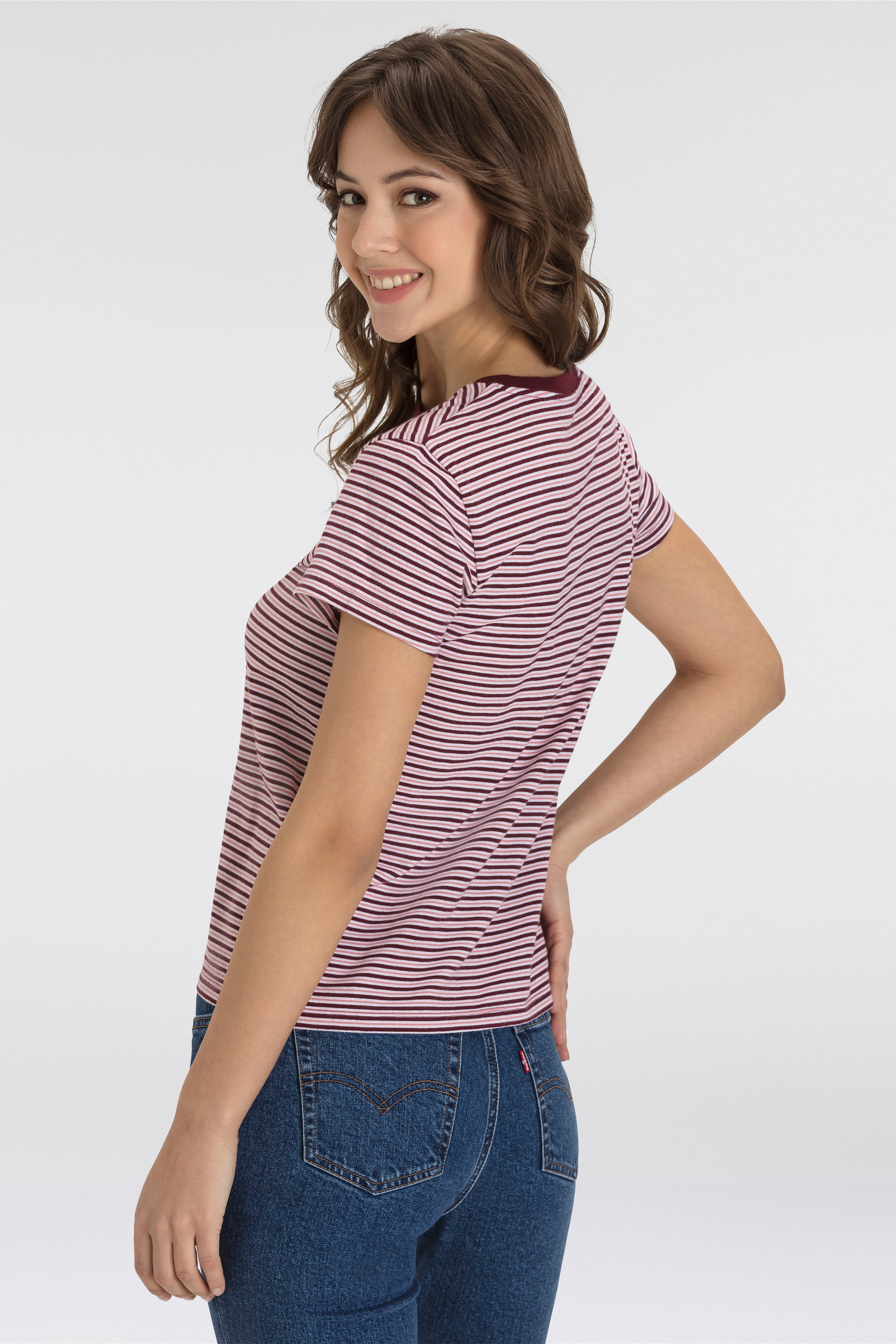 Levi's® T-Shirt »The perfect Tee«, mit kleiner Logo-Stickerei