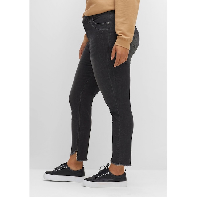 Destroyed-Effekten Stretch-Jeans bestellen Saum Sheego Größen«, BAUR »Große | am mit