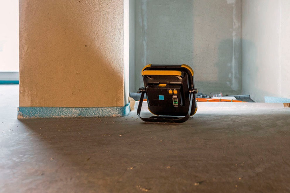 Brennenstuhl LED Arbeitsleuchte, mit Bluetooth Lautsprecher und integrierter Powerbank