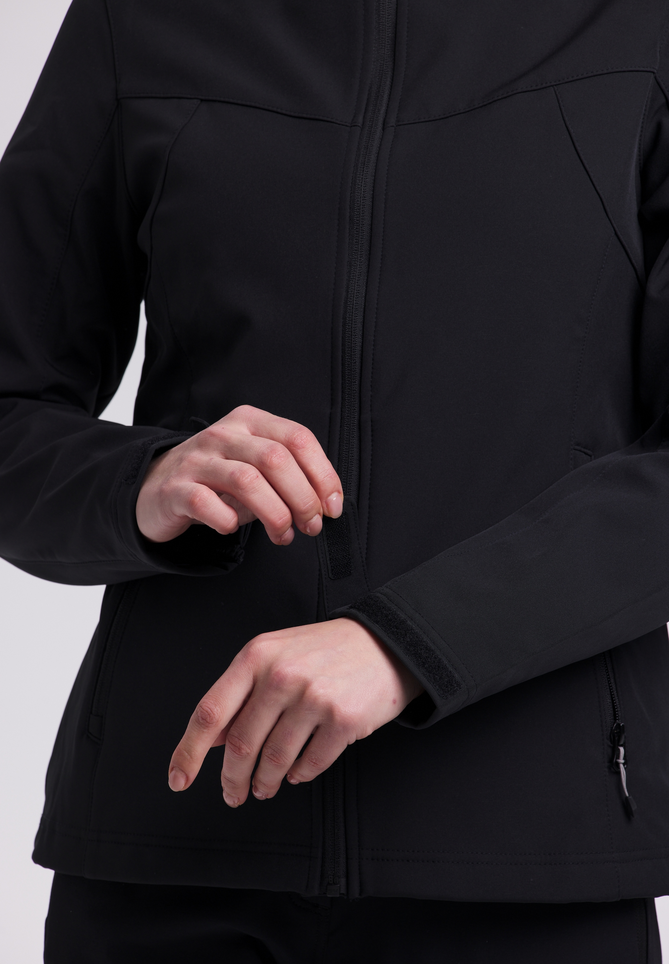 Icepeak Softshelljacke »BRENHAM« mit Kapuze mit abnehmbarer Kapuze, winddicht, wasserabweisend, atmungsaktiv
