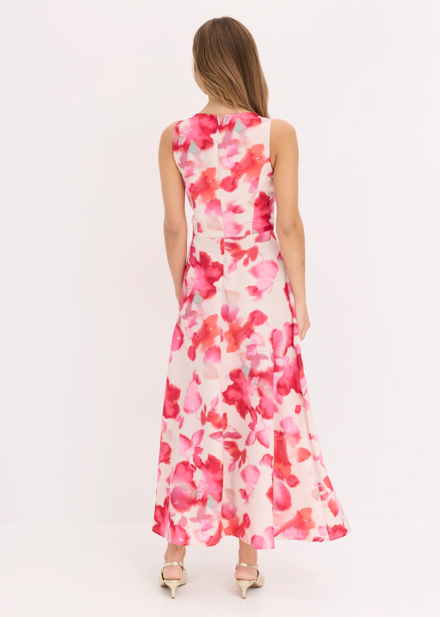 bonprix Maxikleid ausgestellte Passform, glänzender Satin mit floralem Print, ärmellos
