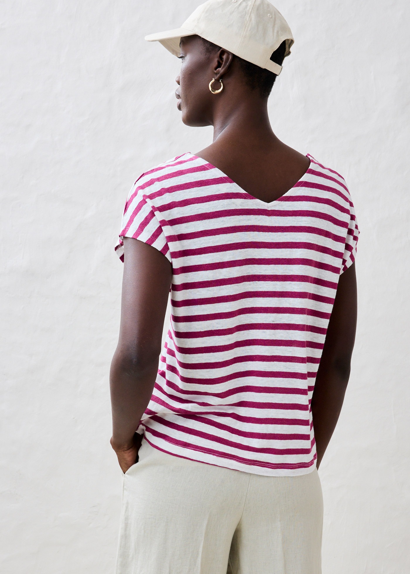 bonprix T-Shirt mit Streifen Muster, V-Ausschnitt und Zierknöpfen