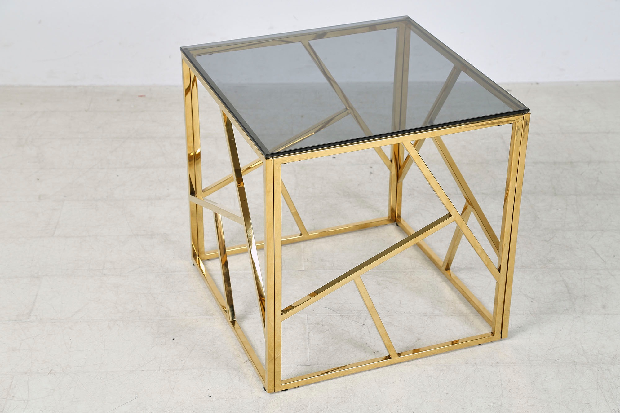 Beistelltisch SALESFEVER "Design-Beistelltisch fürs Wohnzimmer", gold (gold, grau, gold, grau), B:55cm H:55cm T:55cm, Metall, Sicherheitsglas, Tische, Beistelltisch, Edelstahlgestell: Robust, rostfrei und stilvoll 2