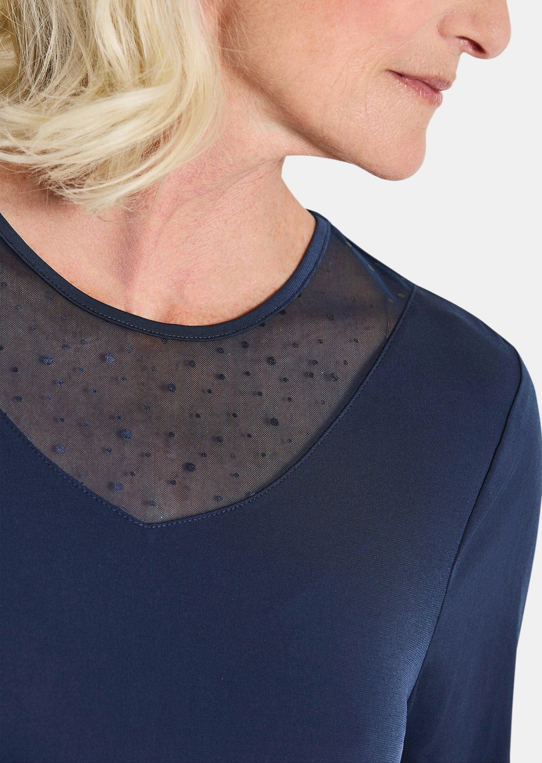 GOLDNER Kurzarmshirt »Kurzgröße Elegantes Halbarmoberteil mit Mesh« glänzende Optik