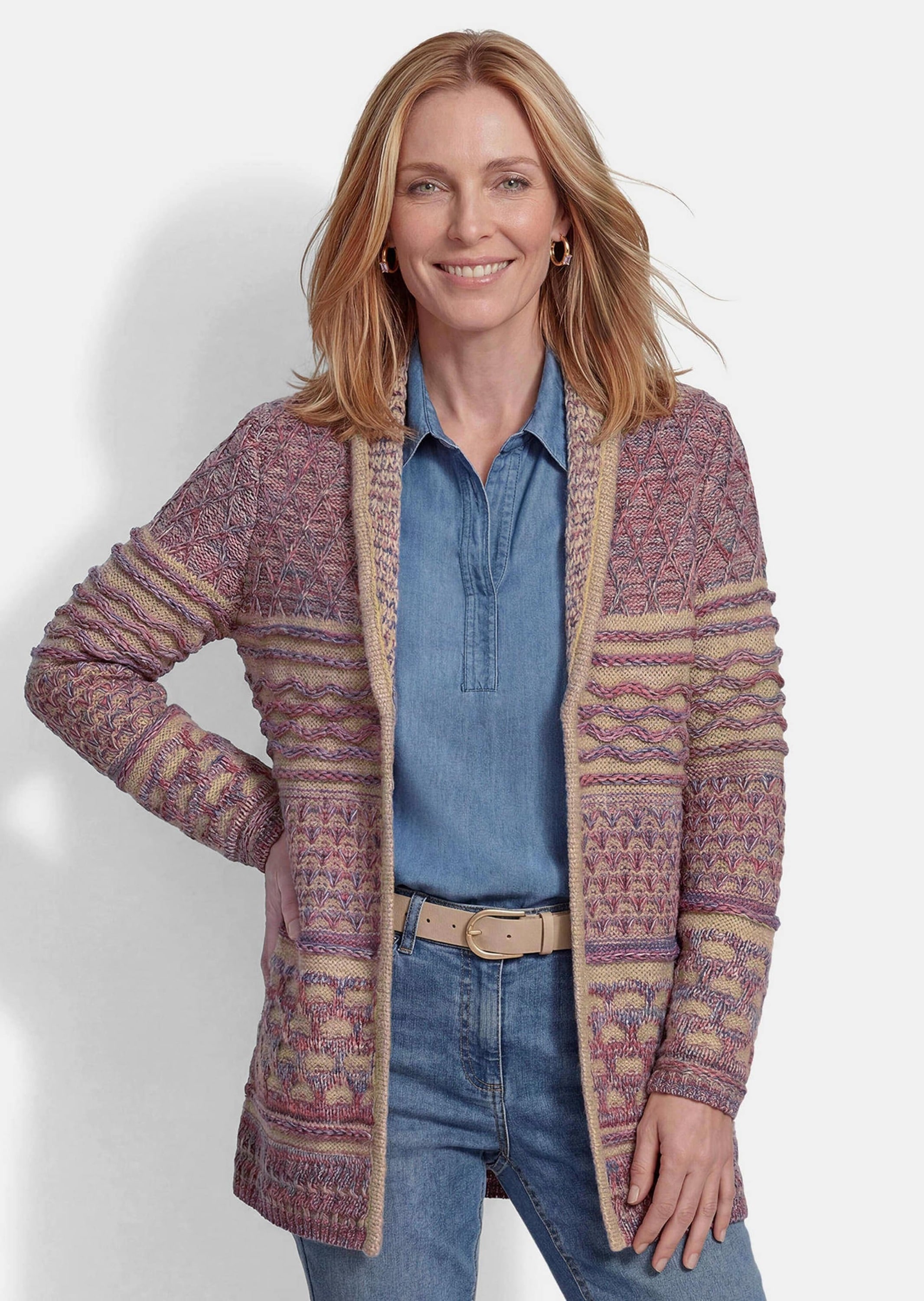 GOLDNER Strickjacke »Kurzgröße Jacquardstrickjacke mit Schalkragen« mit Multicolorgarn gestrickt