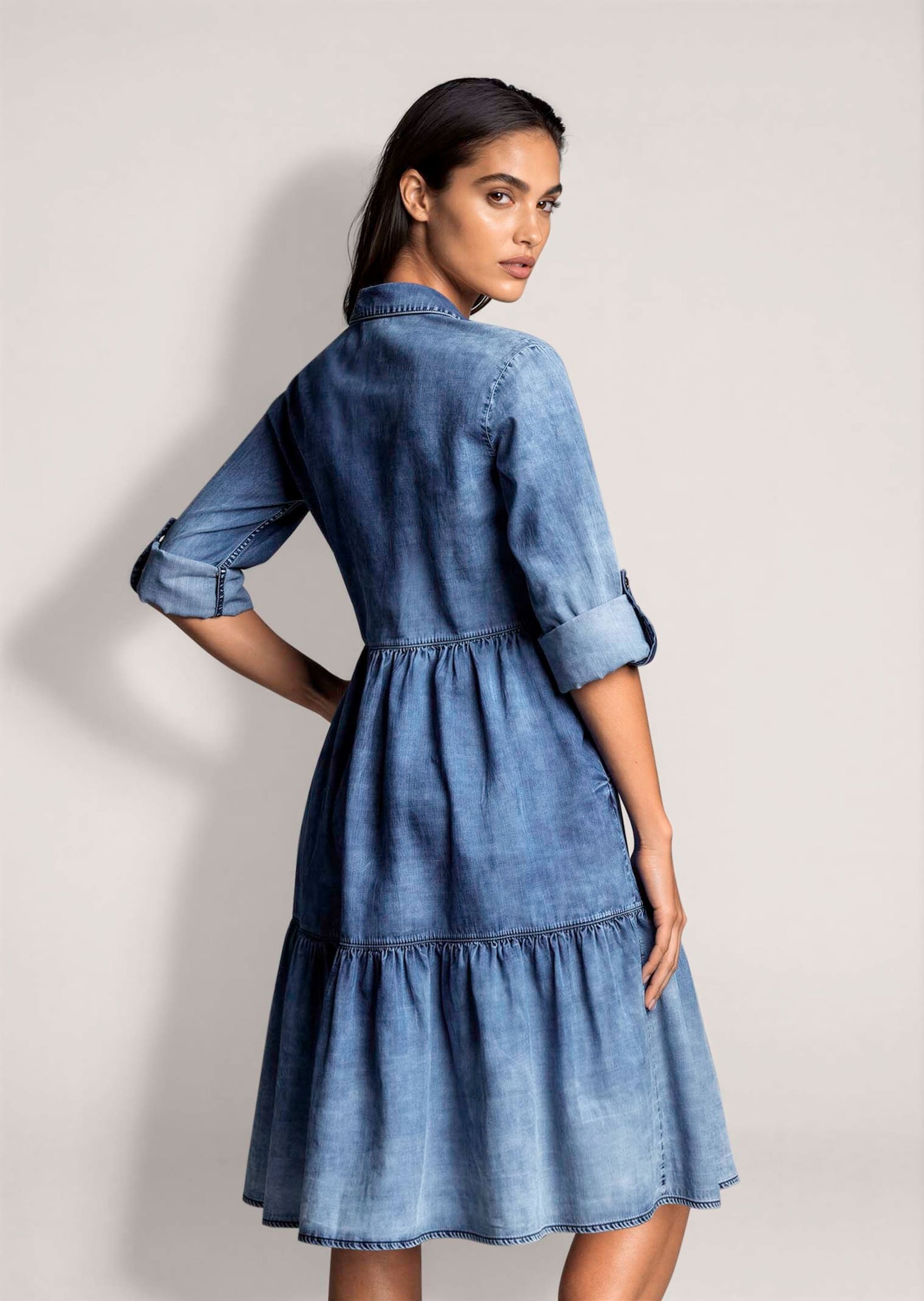MADELEINE Midikleid »Kleid Jeanskleid mit Stufenrock« Brusttasche