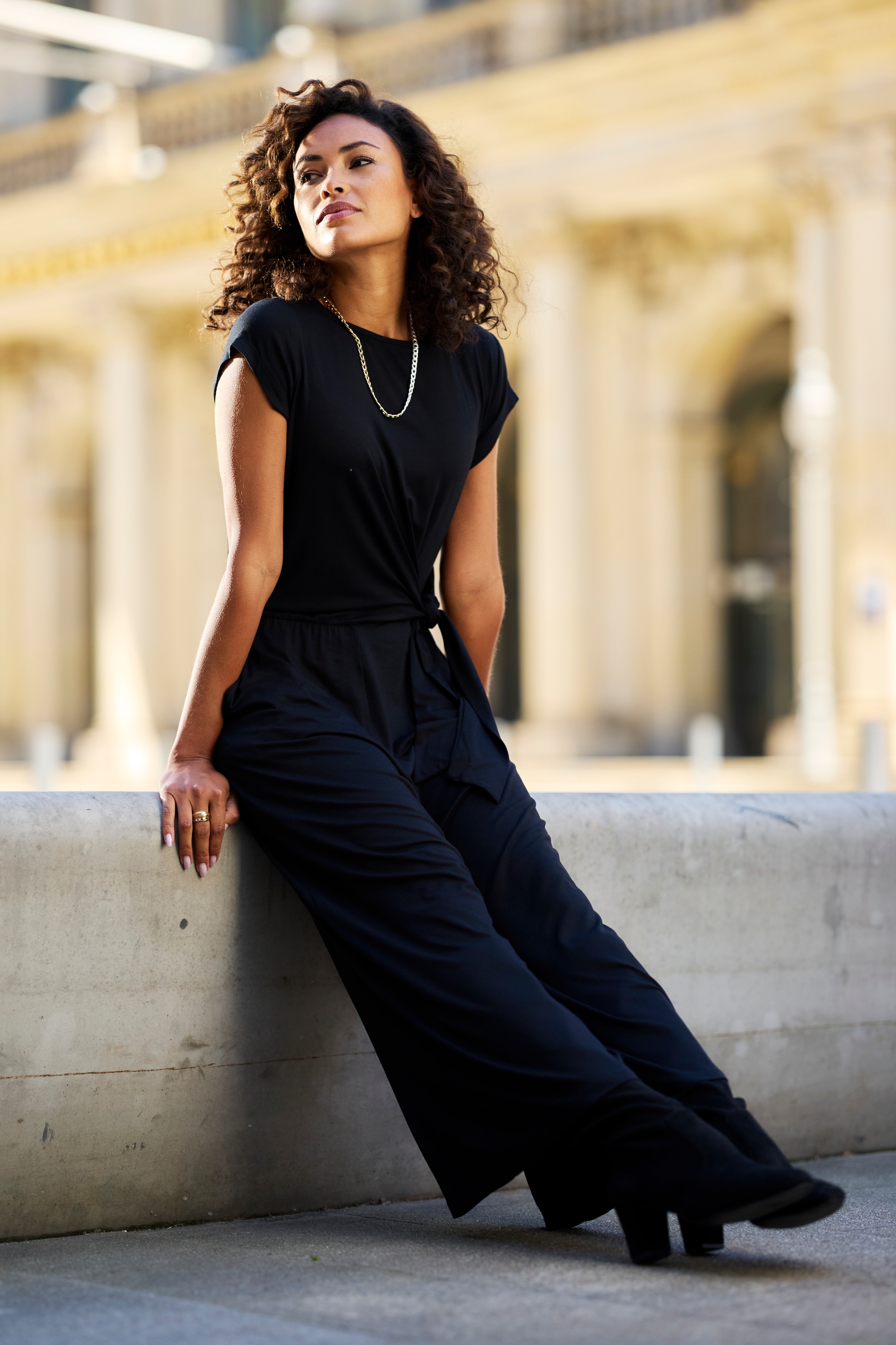 LASCANA Culotte-Overall, mit Knotendetail in der Taille, femininer Jumpsuit, festlich