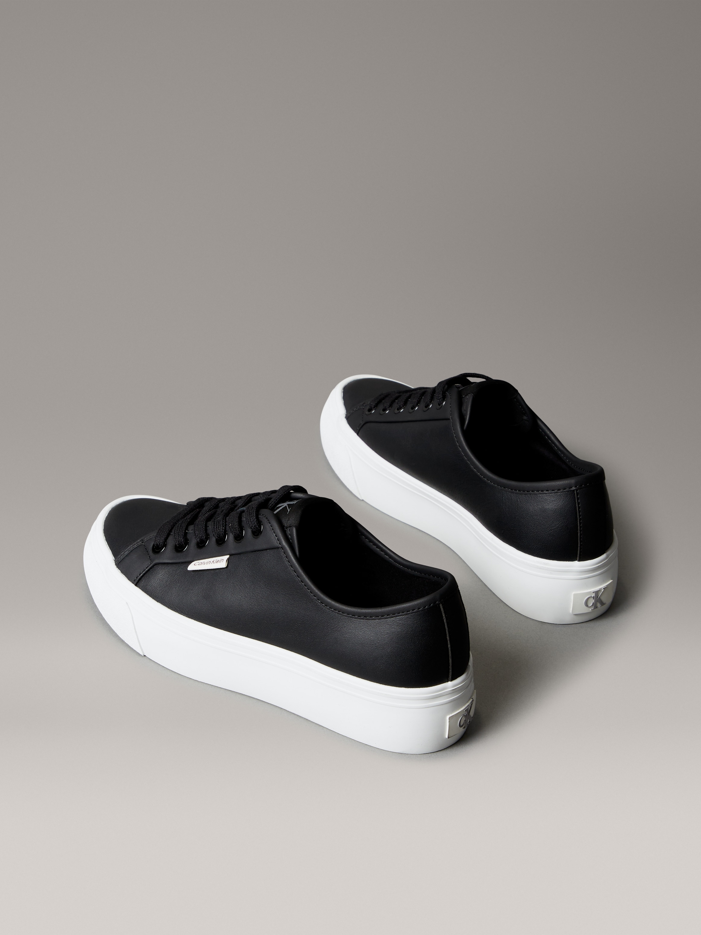 Calvin Klein Jeans Plateausneaker »VULC FLATF LACE UP LTH CK«, Schnürschuh, Halbschuh, Freizeitsneaker mit CK-Logo