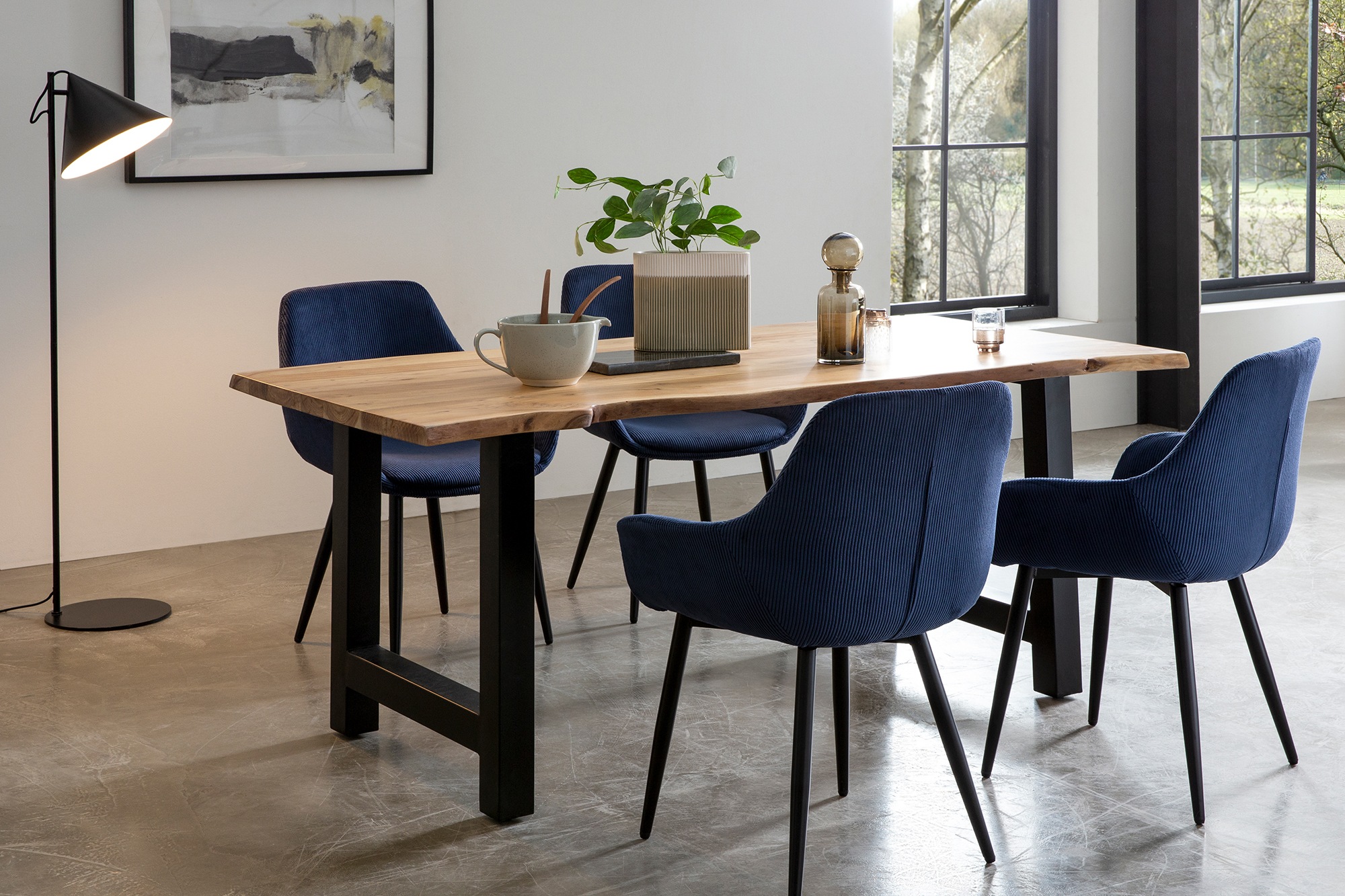 SalesFever Essgruppe "Stilvolle Essgruppe" Set, 5 Stk. tlg. 5-teiliges Set aus geöltem, gewachstem Massivholz