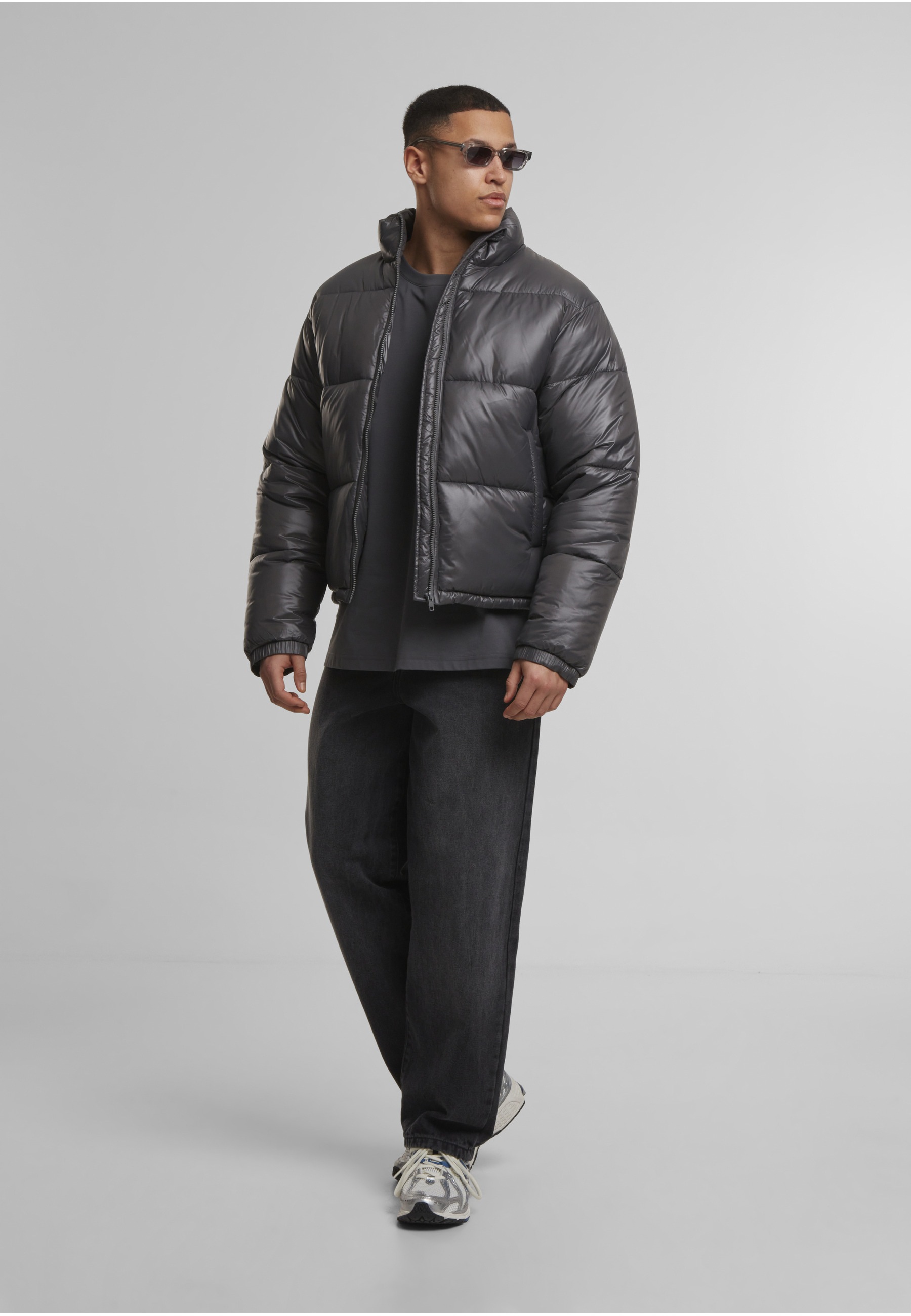 URBAN CLASSICS Winterjacke »Urban Classics Shiny Puffer Jacket« 1 Stk. tlg. ohne Kapuze
