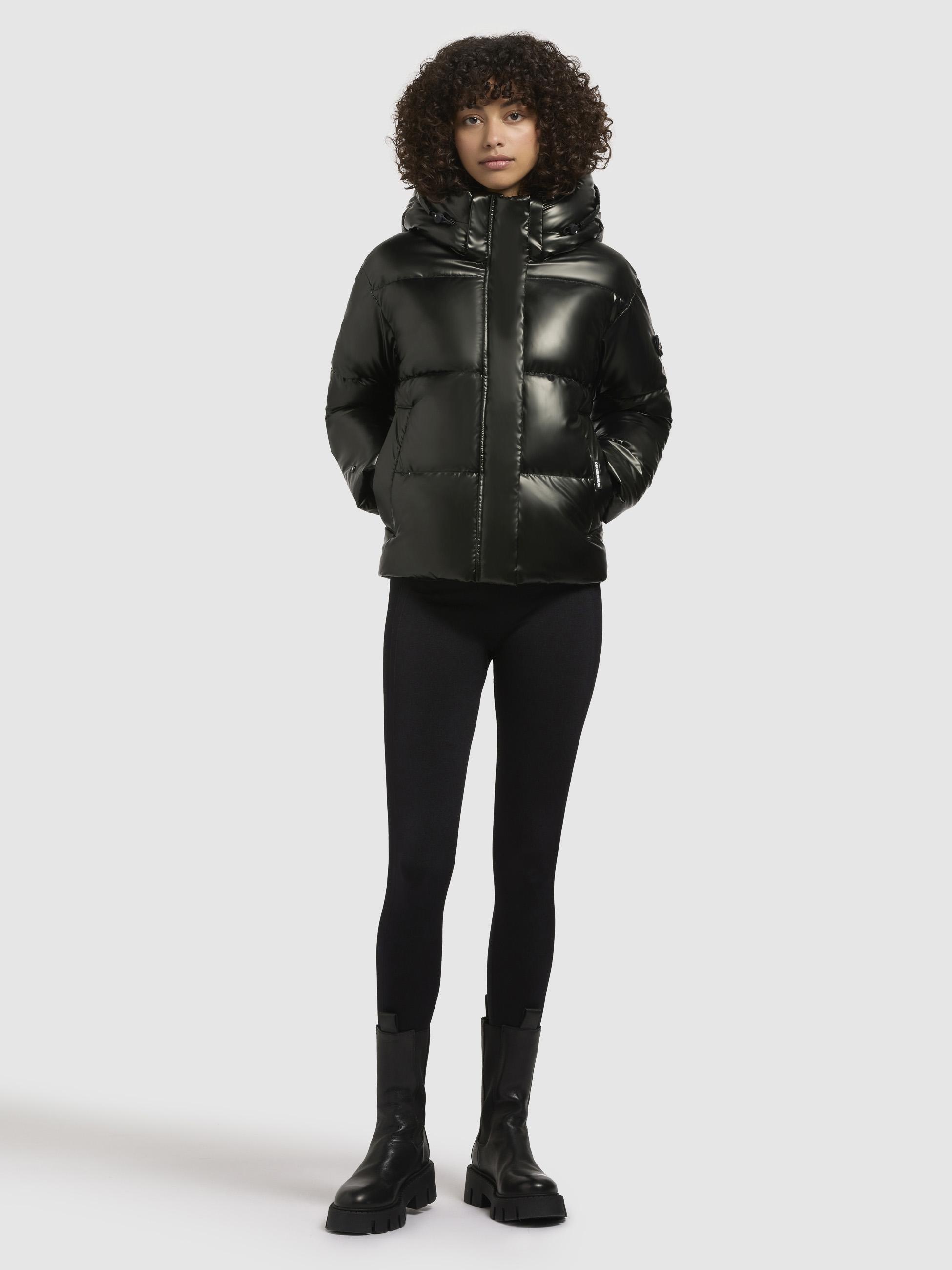 khujo Steppjacke »Devina Shiny-YM«, mit Kapuze, Glänzende kurze Winterjacke für Damen