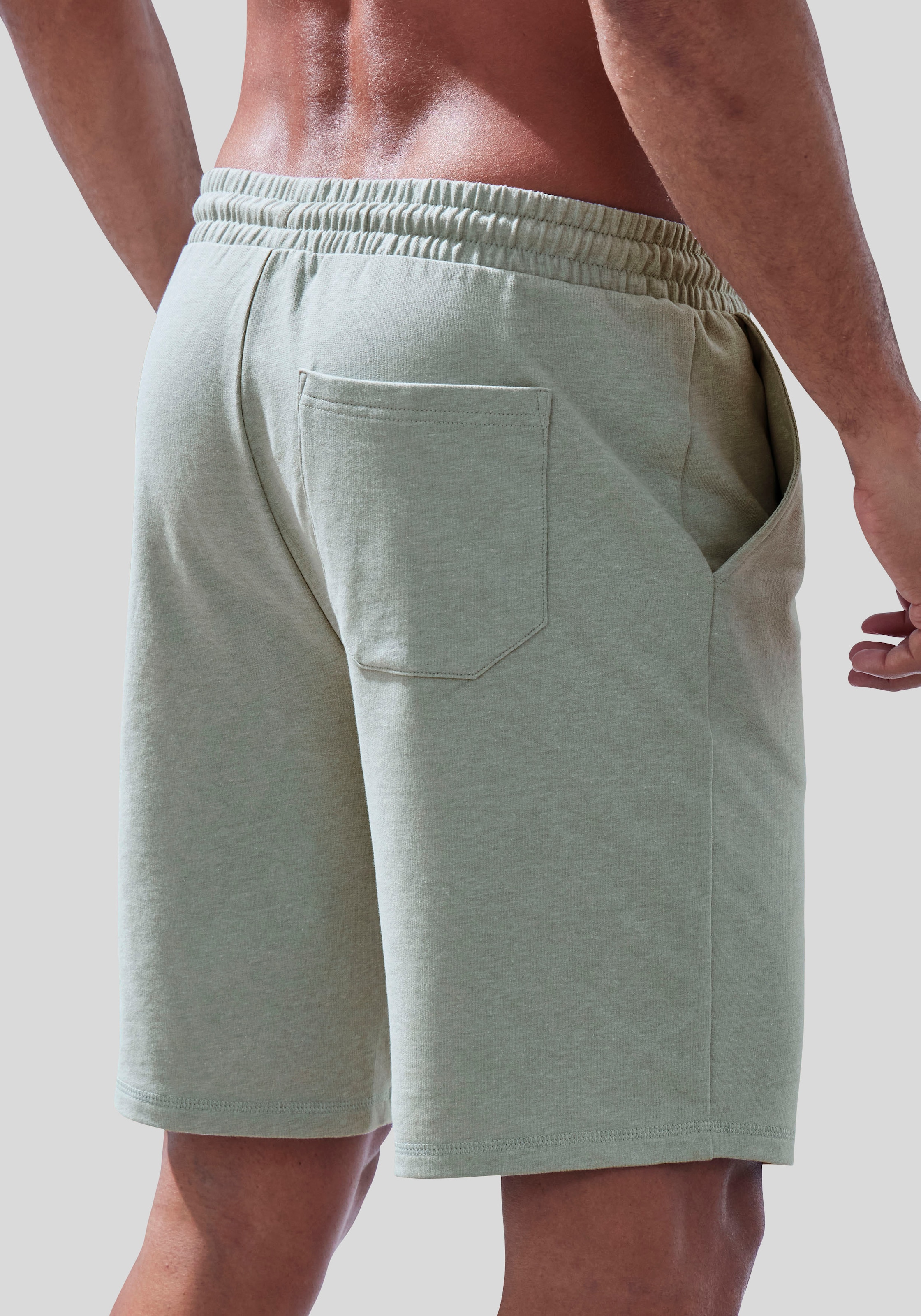 John Devin Sweatshorts »weit geschnitten«, in Melange-Optik aus Baumwoll-Mix