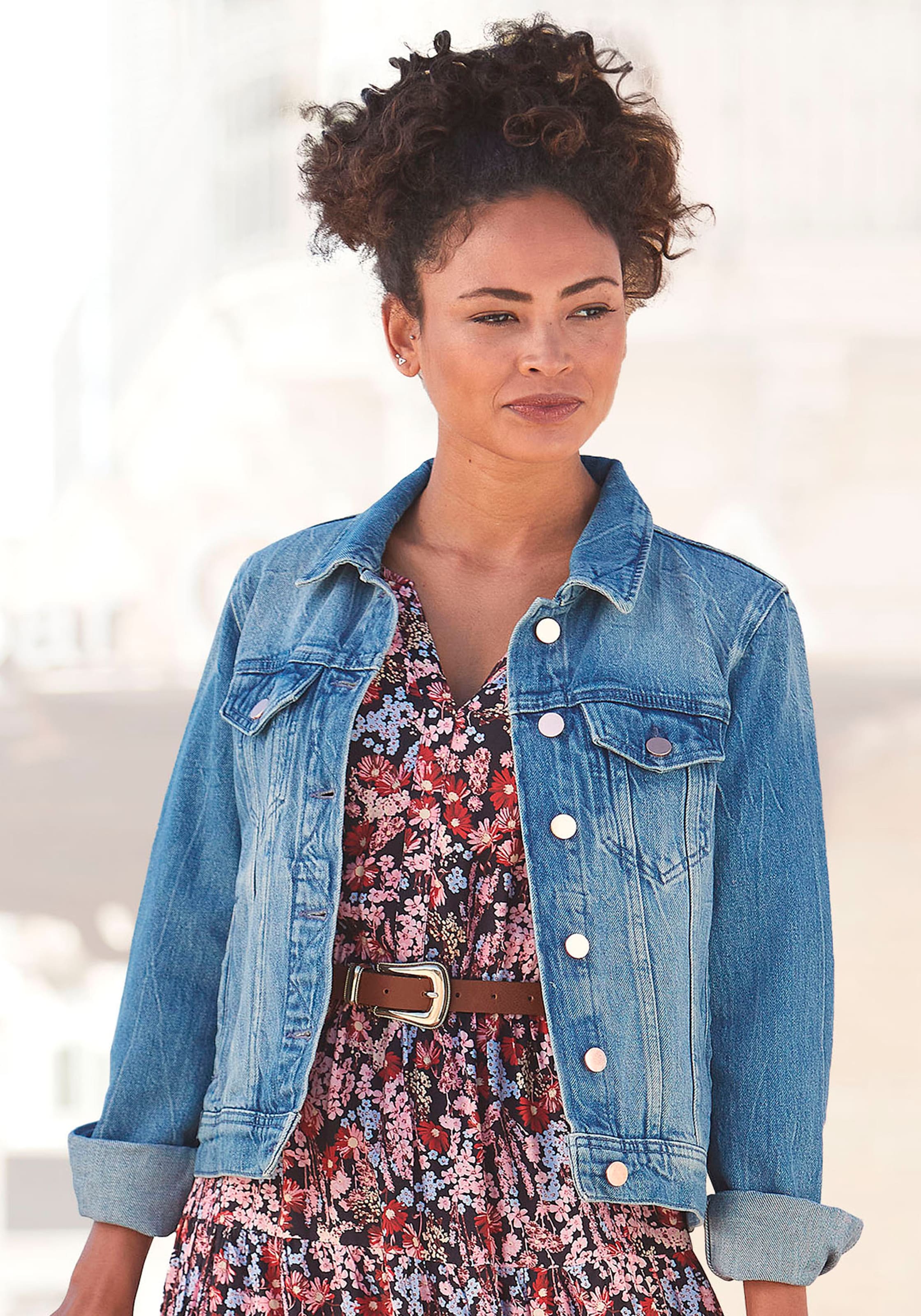 Jeansjacke, mit zwei Pattentaschen, Denimjacke aus Baumwolle, Sommerjacke