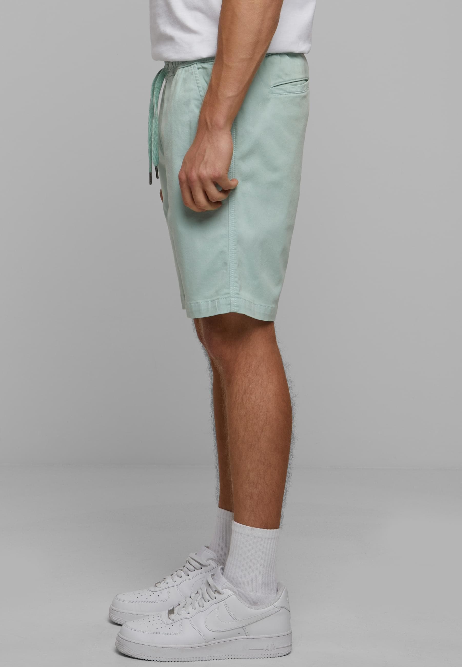 URBAN CLASSICS Stoffhose »Urban Classics Herren Stretch Twill Joggshorts«, (1 tlg.)