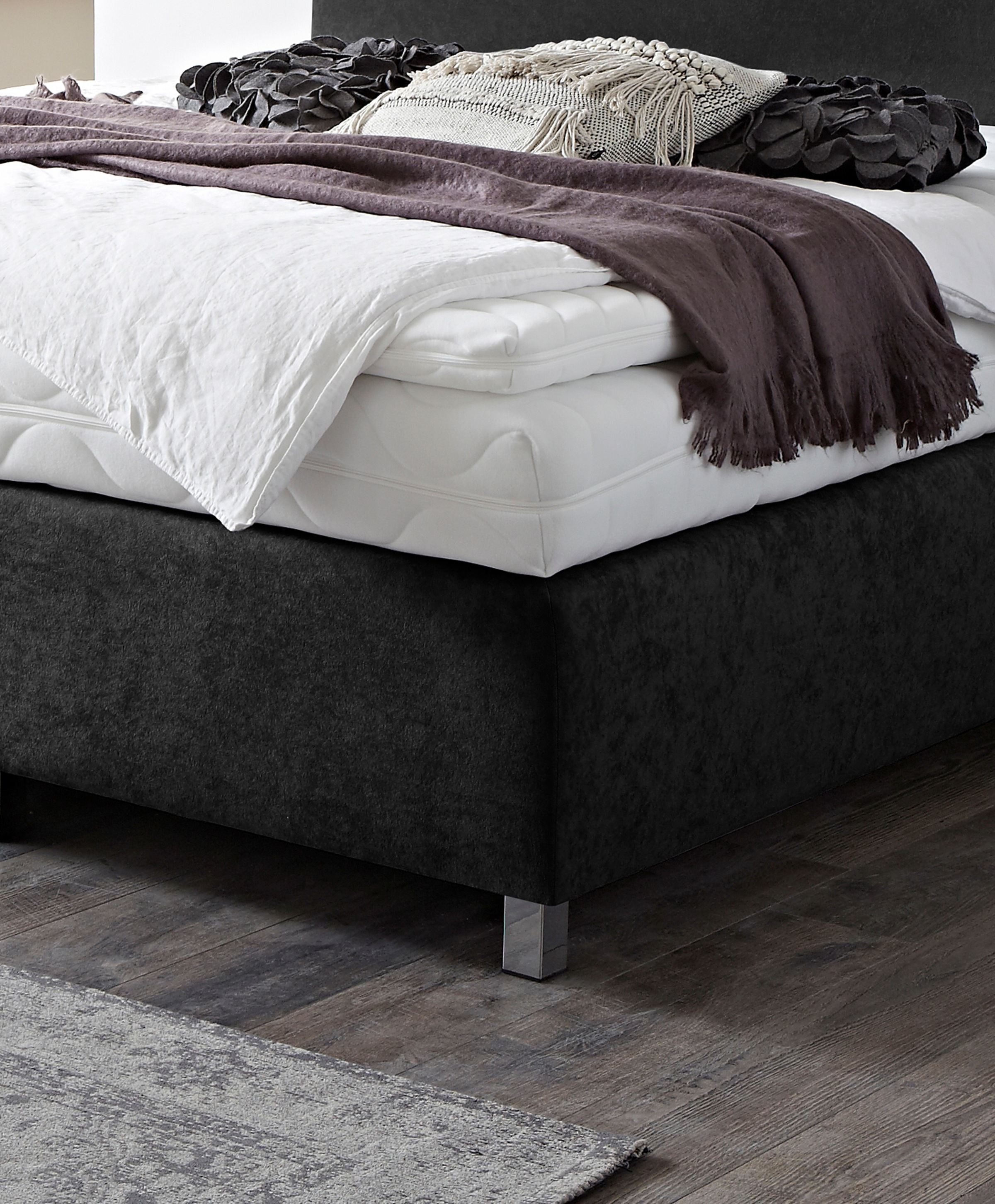 Boxspringbett "Florenz in den Breiten 160x200, 180x200cm & 200x200cm", schwarz, B:215cm L:210cm, WESTFALIA SCHLAFKOMFORT, Komplettbetten, Boxspringbett, Verchromte Metallfüße, die die Kopfteilform aufgreifen 5