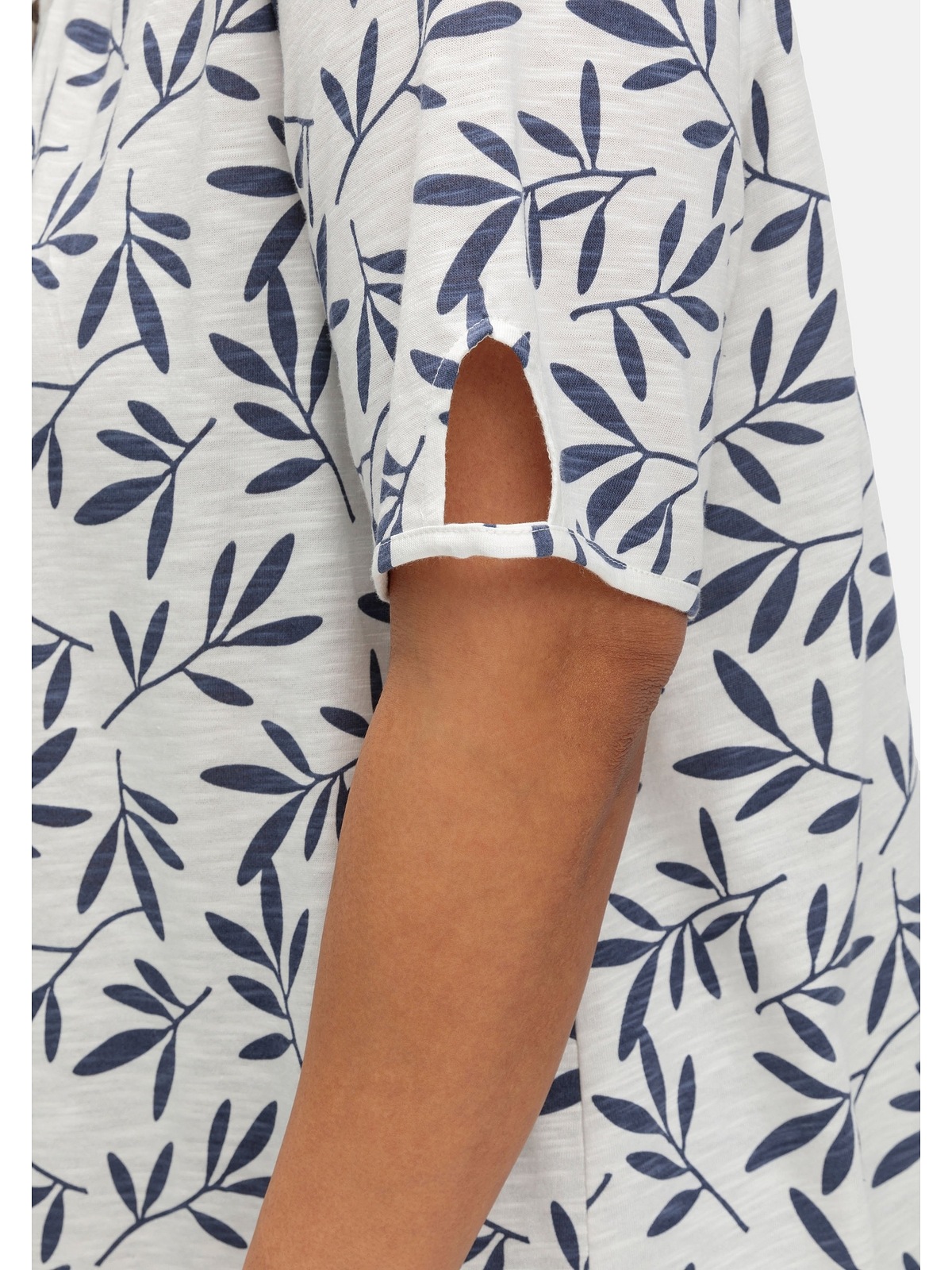 Sheego T-Shirt »Große Größen«, mit Blätterprint und Perlen-Detail