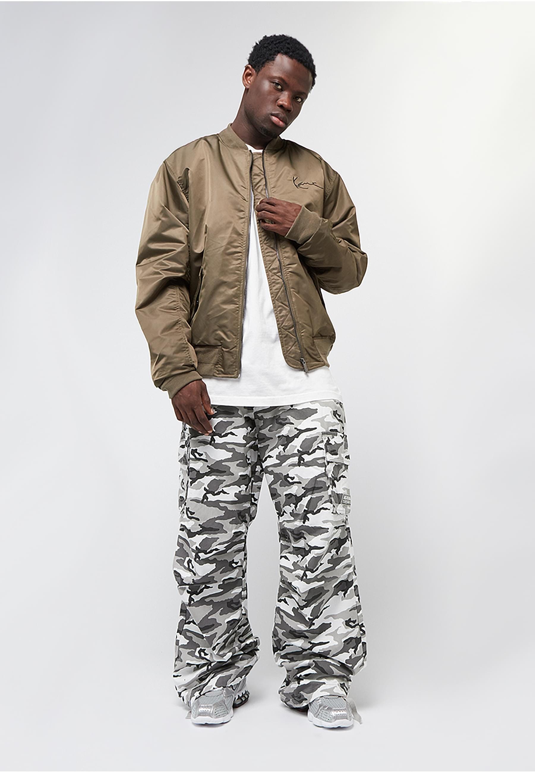 Karl Kani Cargohose »Karl Kani Sport Patch Camo Cargo Pants«, (1 tlg.)