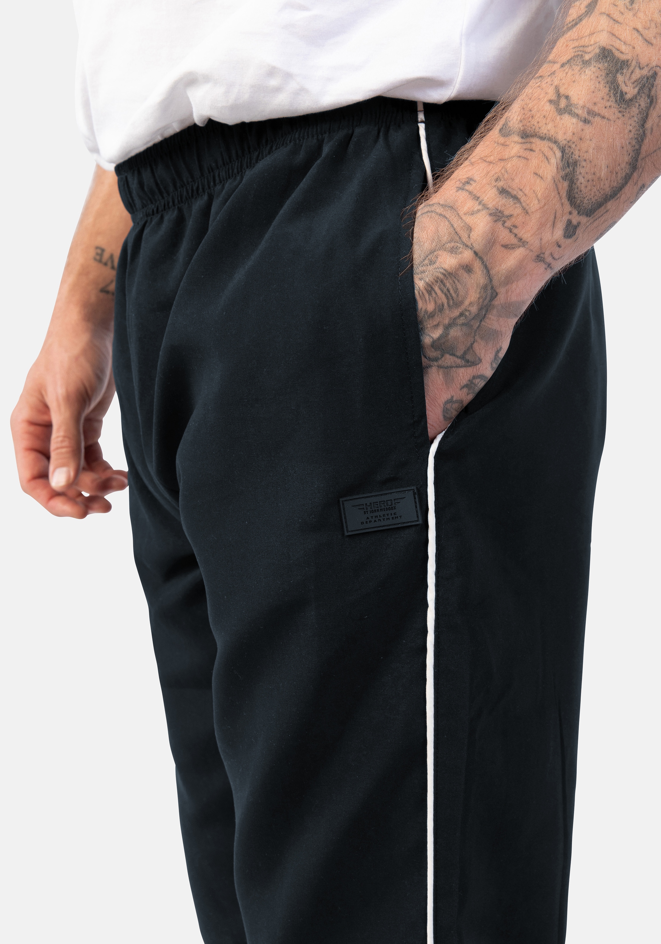 HERO by John Medoox Sporthose »High Tech - Sweat Hero by John Medoox Jogginghose«, Sporthose Tapered Fit Sport Funktionsqualität für Herren