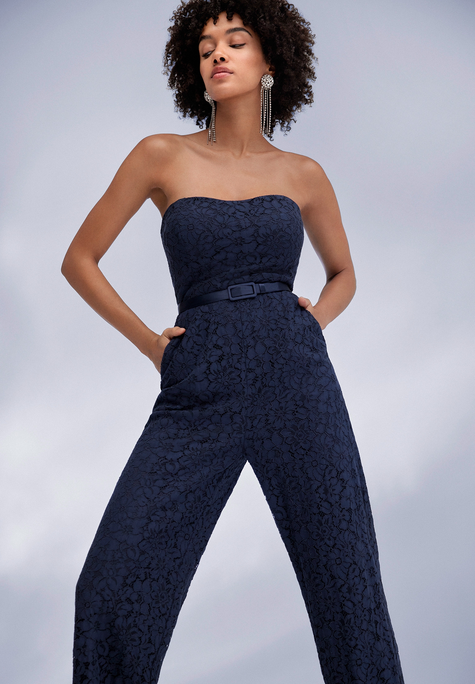 Vera Mont Overall »Vera Mont Jumpsuit mit Spitze«, (1 tlg.), Gürtel