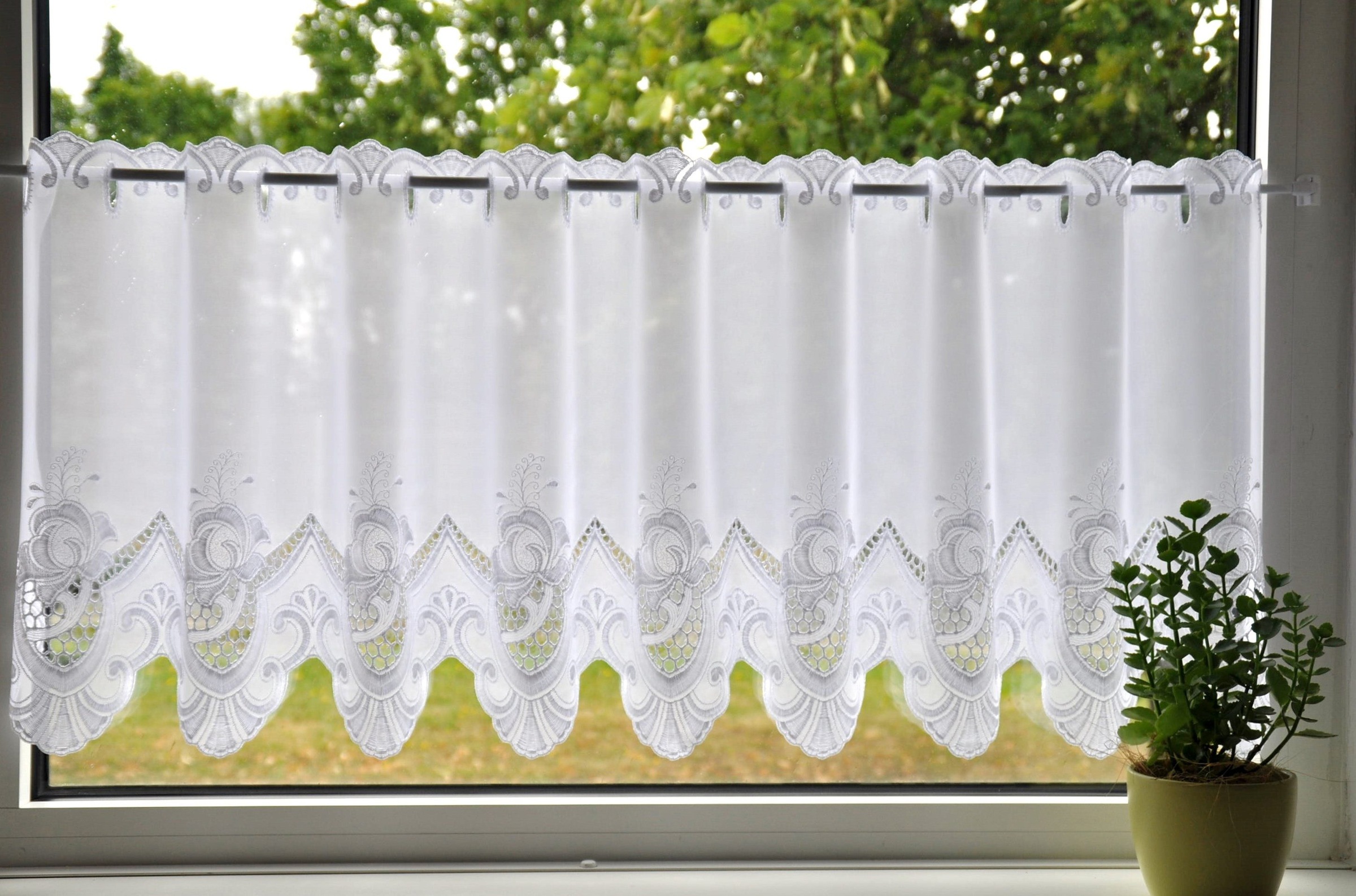 Stickereien Plauen Scheibengardine "Anika" Durchzuglöcher 1 Stk. tlg. vered günstig online kaufen