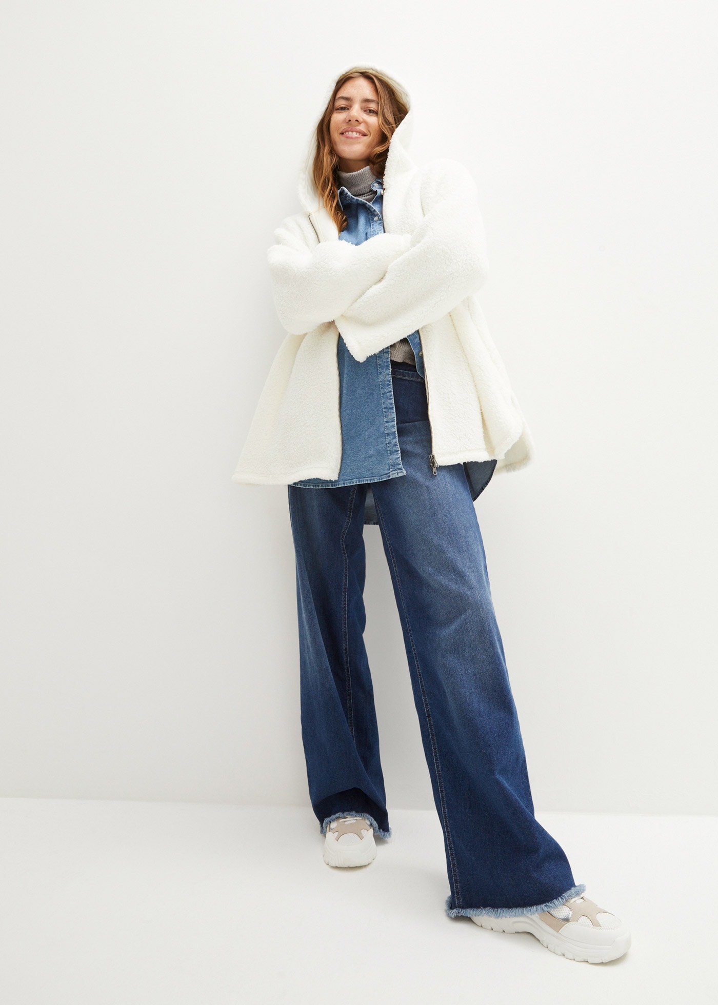 bonprix Fleecejacke mit Kapuze Winterjacke mit Kapuze aus Teddy-Fleece in A-Linie mit Seitenschlitzen