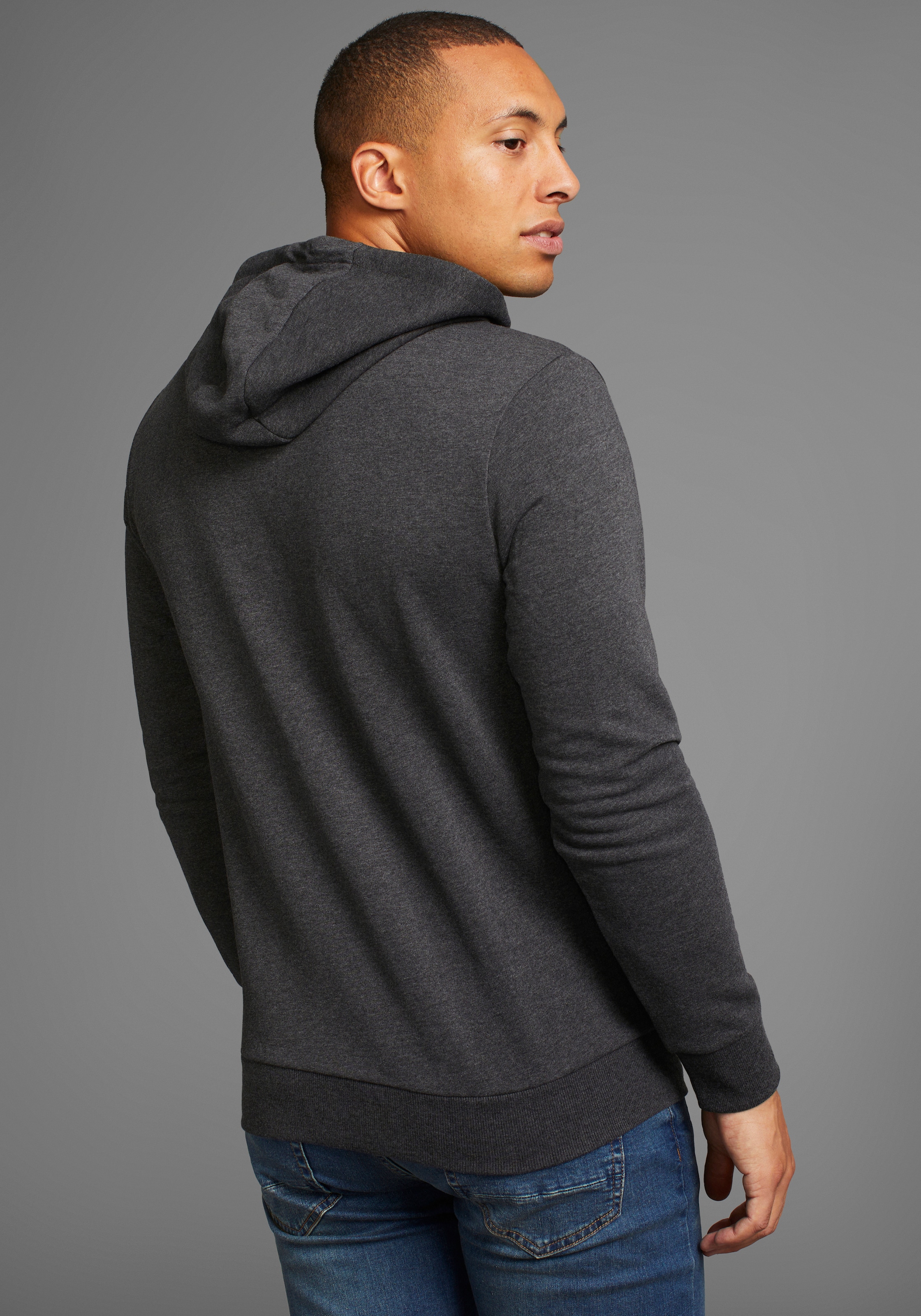 Bruno Banani Kapuzensweatshirt, mit modernem Print - NEUE KOLLEKTION